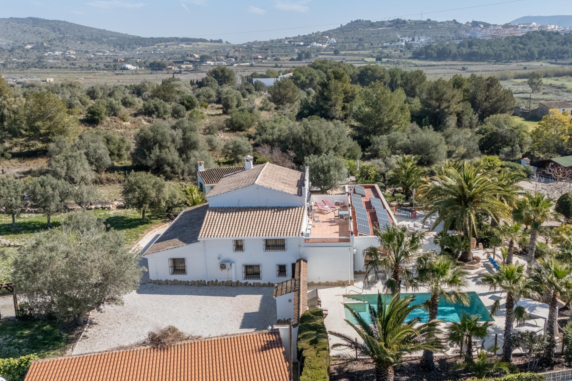 Encantadora Finca de 4 Dormitorios en Venta en Teulada