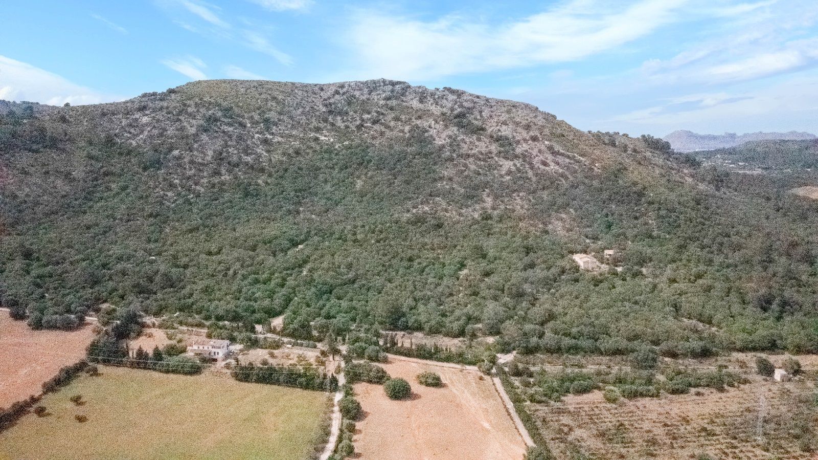 Terreno de 140.000 m2 en Alcudia con licencia de obra y vistas al mar