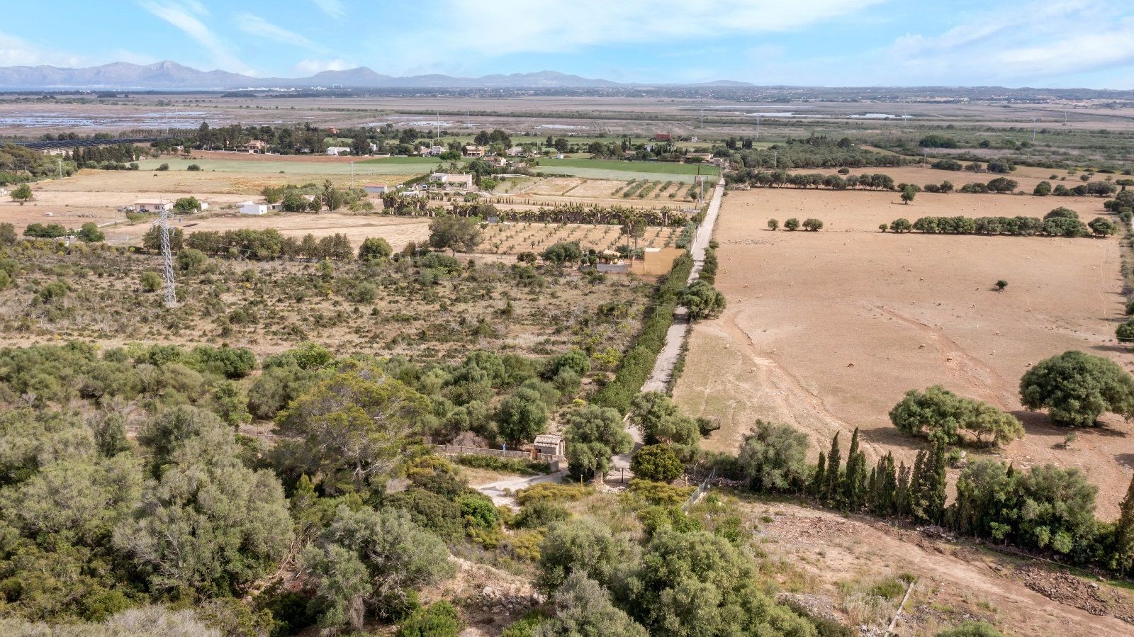 Terreno de 140.000 m2 en Alcudia con licencia de obra y vistas al mar