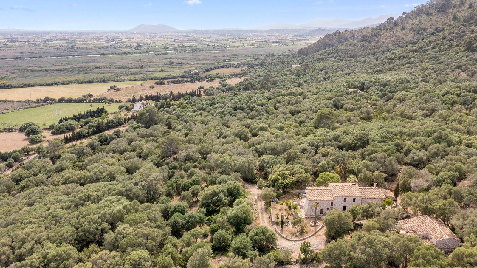 Terreno de 140.000 m2 en Alcudia con licencia de obra y vistas al mar