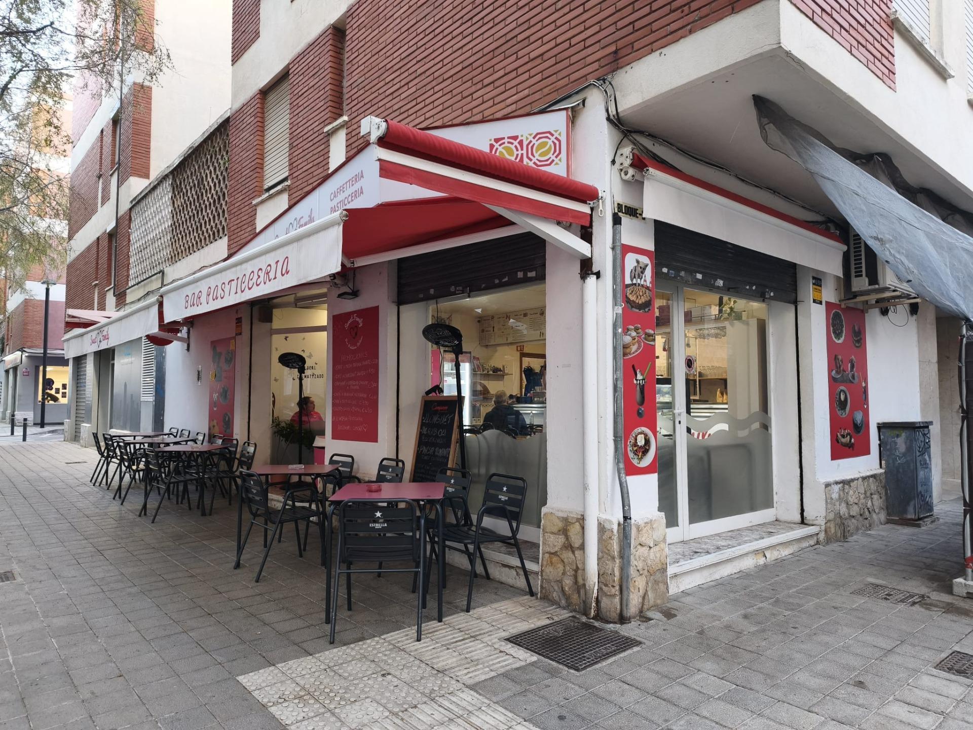 traspaso Cafetería con Encanto y Gran Terraza ? Concepto Pet Friendly Único en la Zona