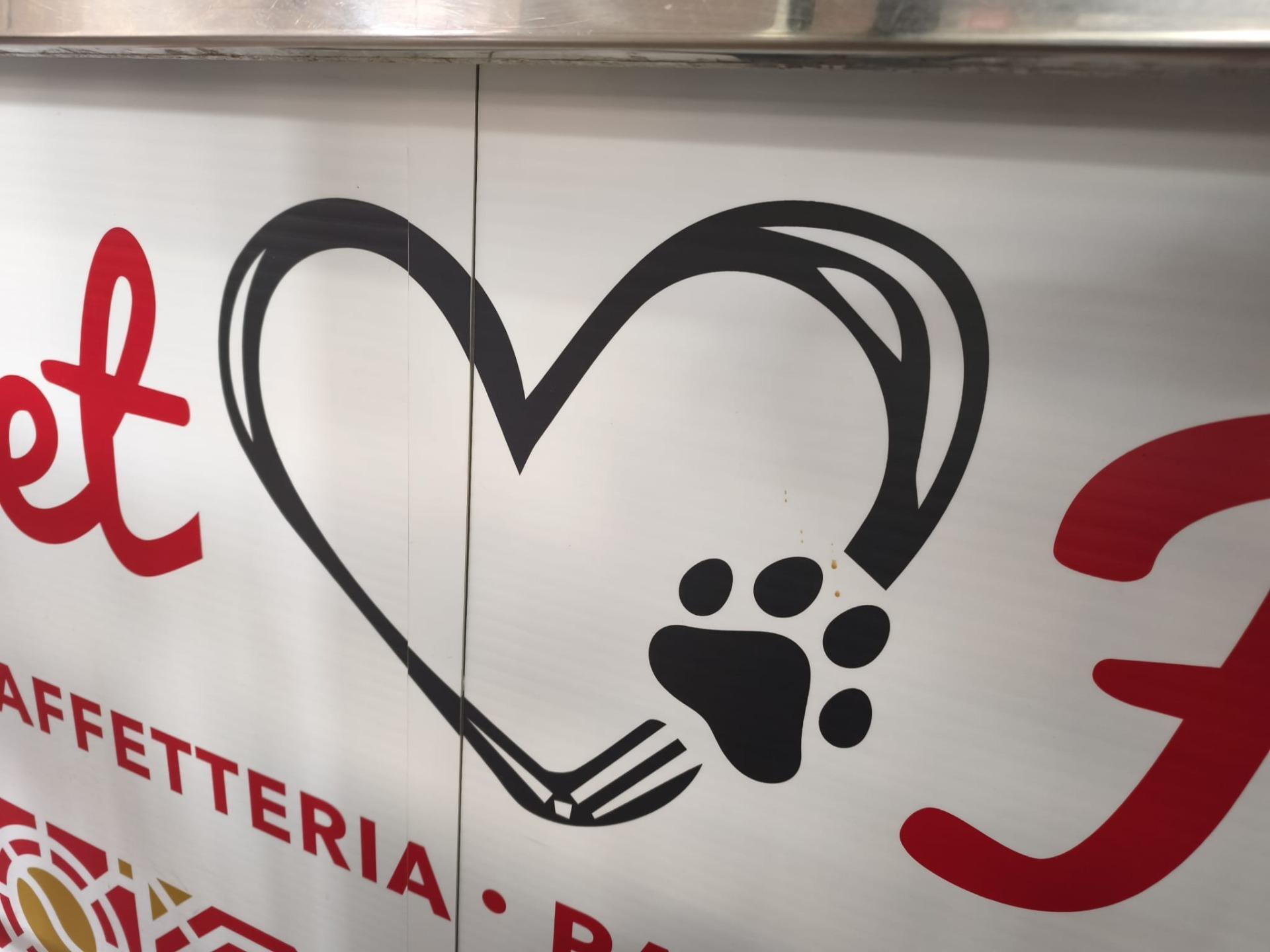 traspaso Cafetería con Encanto y Gran Terraza ? Concepto Pet Friendly Único en la Zona