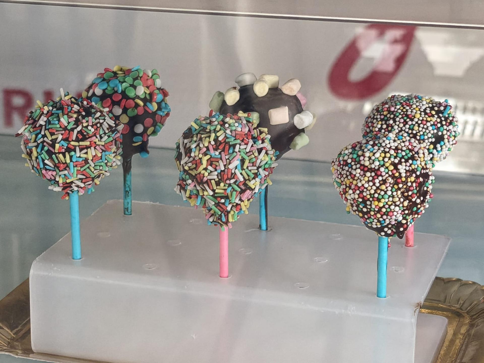 traspaso Cafetería con Encanto y Gran Terraza ? Concepto Pet Friendly Único en la Zona