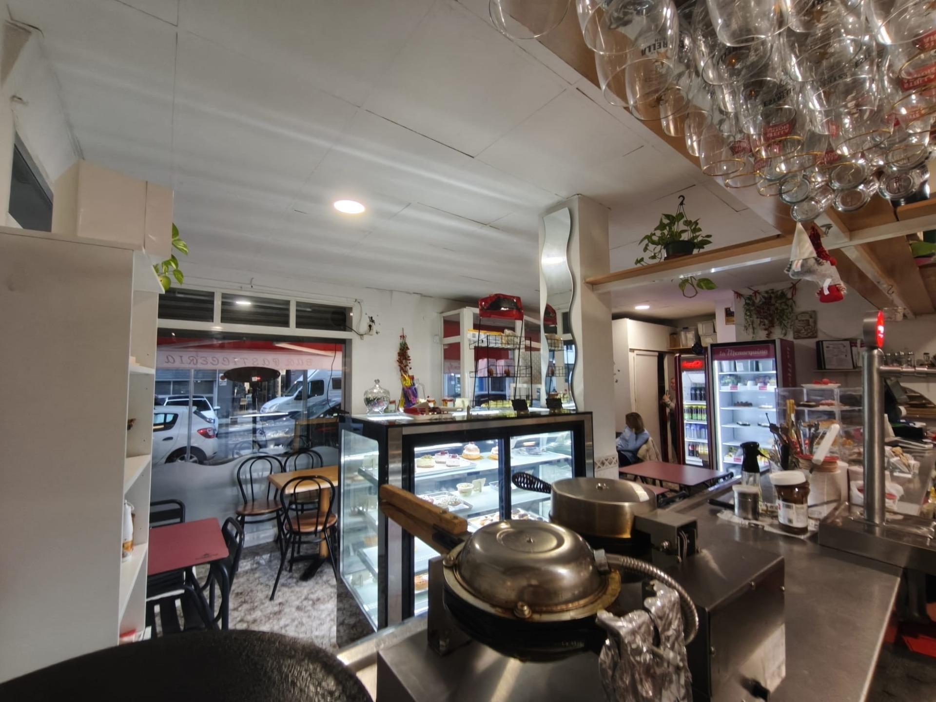 traspaso Cafetería con Encanto y Gran Terraza ? Concepto Pet Friendly Único en la Zona