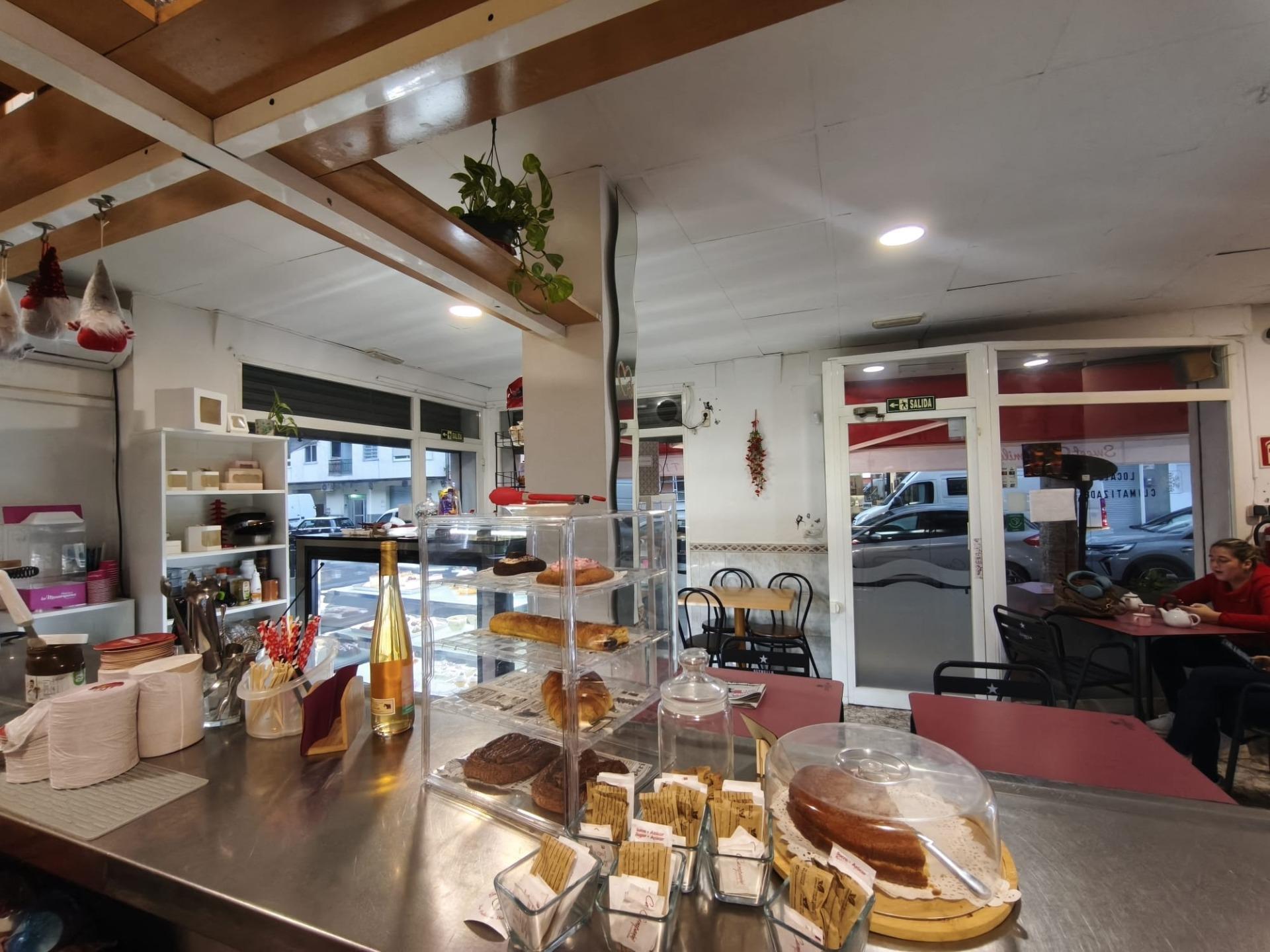 traspaso Cafetería con Encanto y Gran Terraza ? Concepto Pet Friendly Único en la Zona