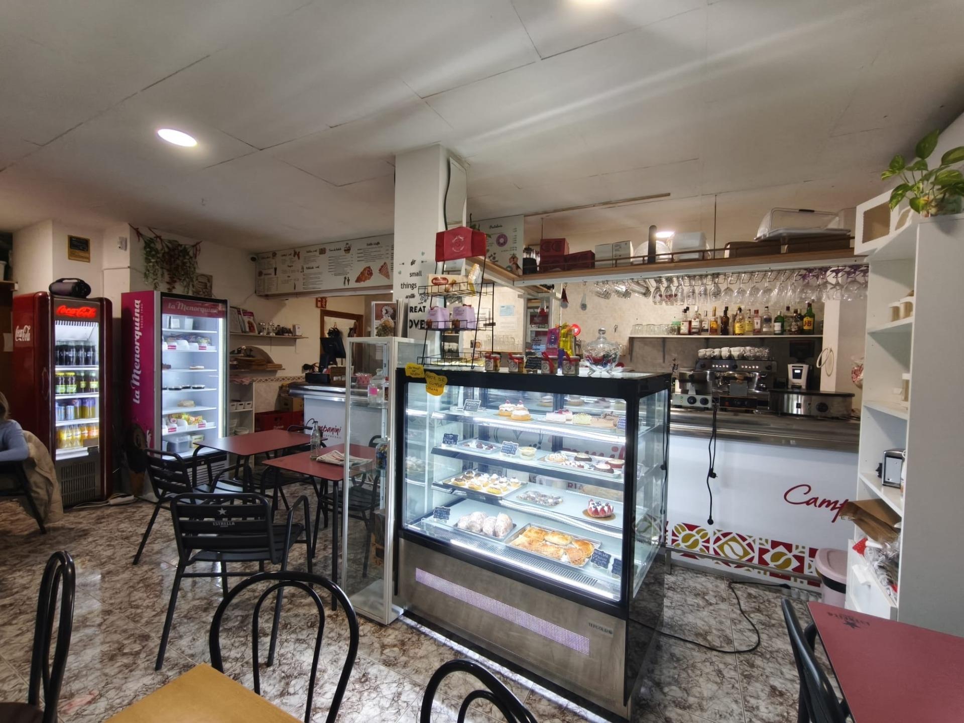 traspaso Cafetería con Encanto y Gran Terraza ? Concepto Pet Friendly Único en la Zona