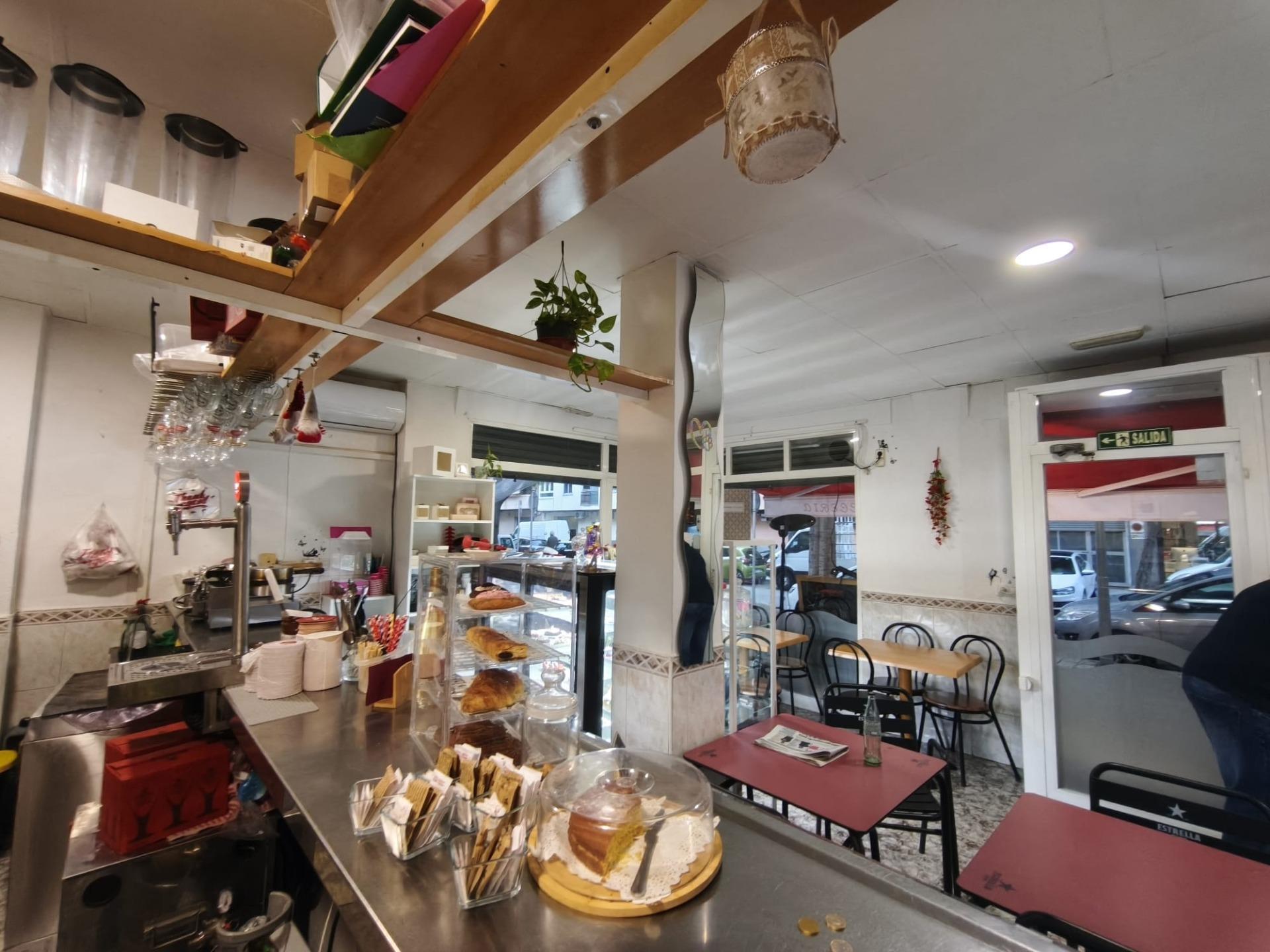 traspaso Cafetería con Encanto y Gran Terraza ? Concepto Pet Friendly Único en la Zona