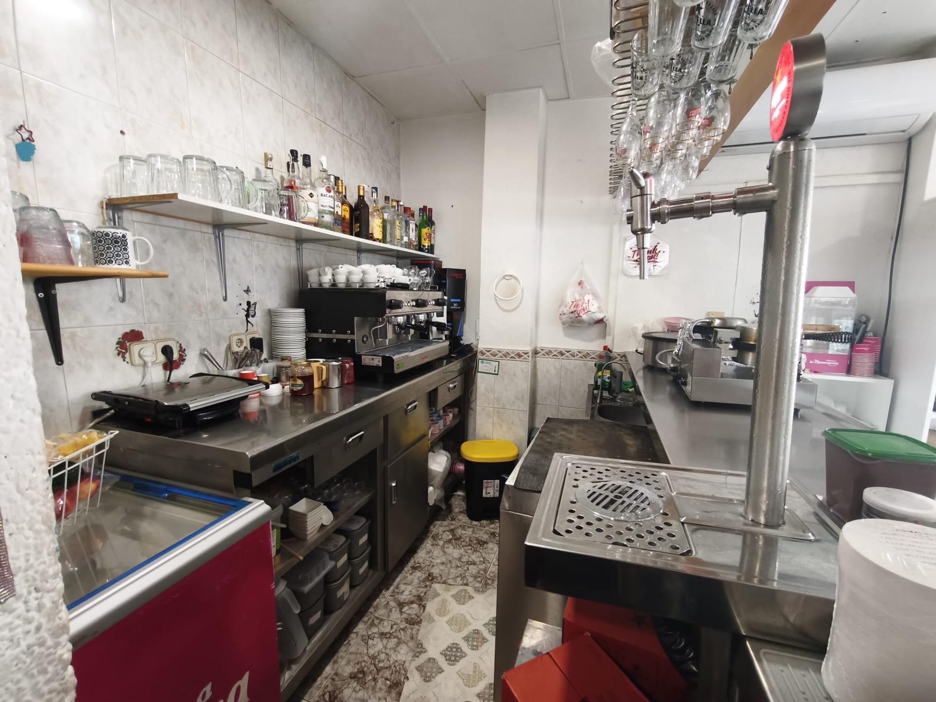 traspaso Cafetería con Encanto y Gran Terraza ? Concepto Pet Friendly Único en la Zona