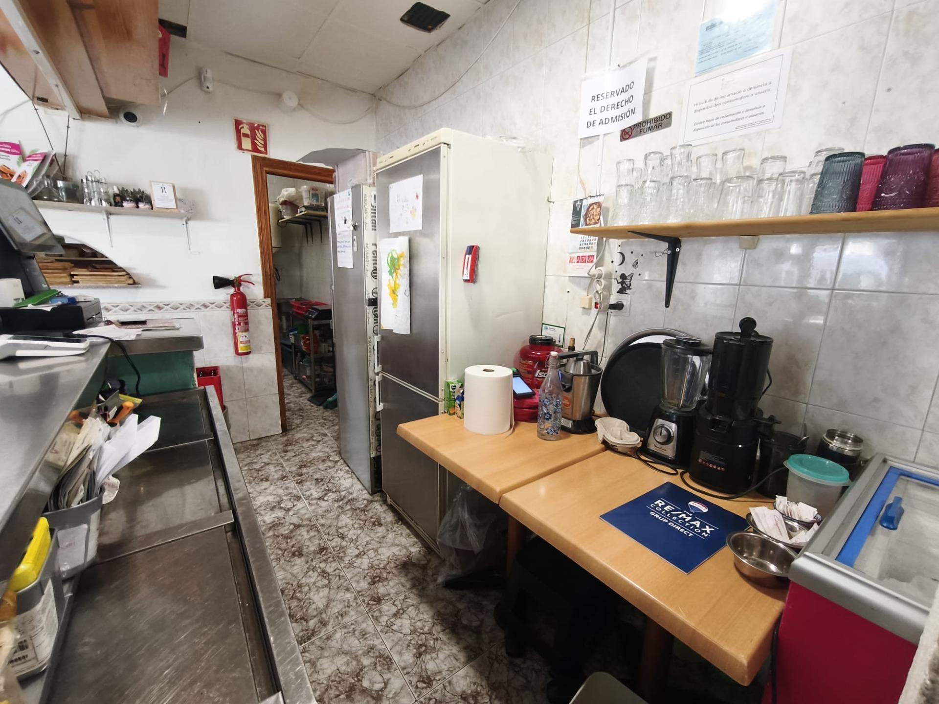 traspaso Cafetería con Encanto y Gran Terraza ? Concepto Pet Friendly Único en la Zona