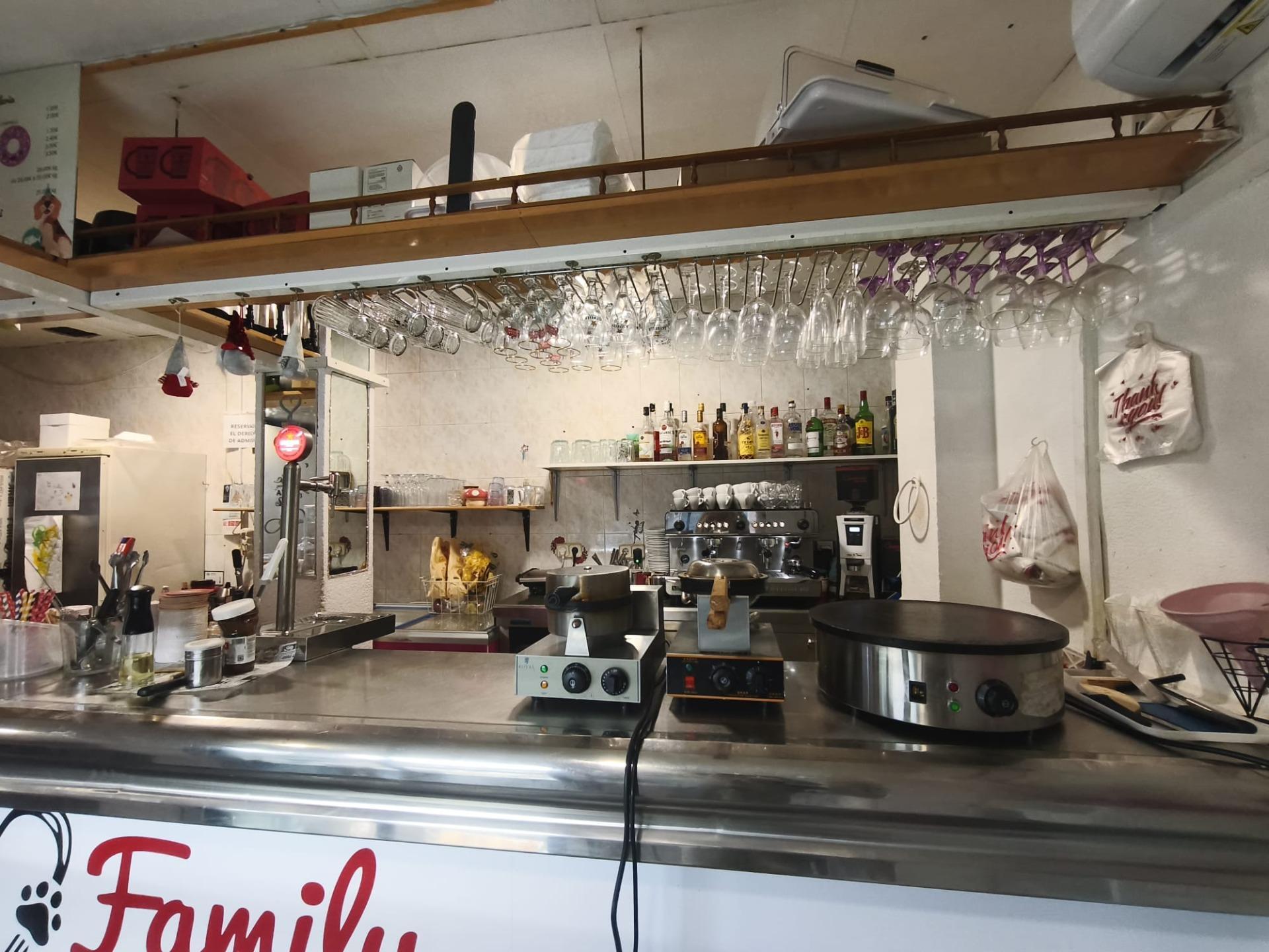 traspaso Cafetería con Encanto y Gran Terraza ? Concepto Pet Friendly Único en la Zona