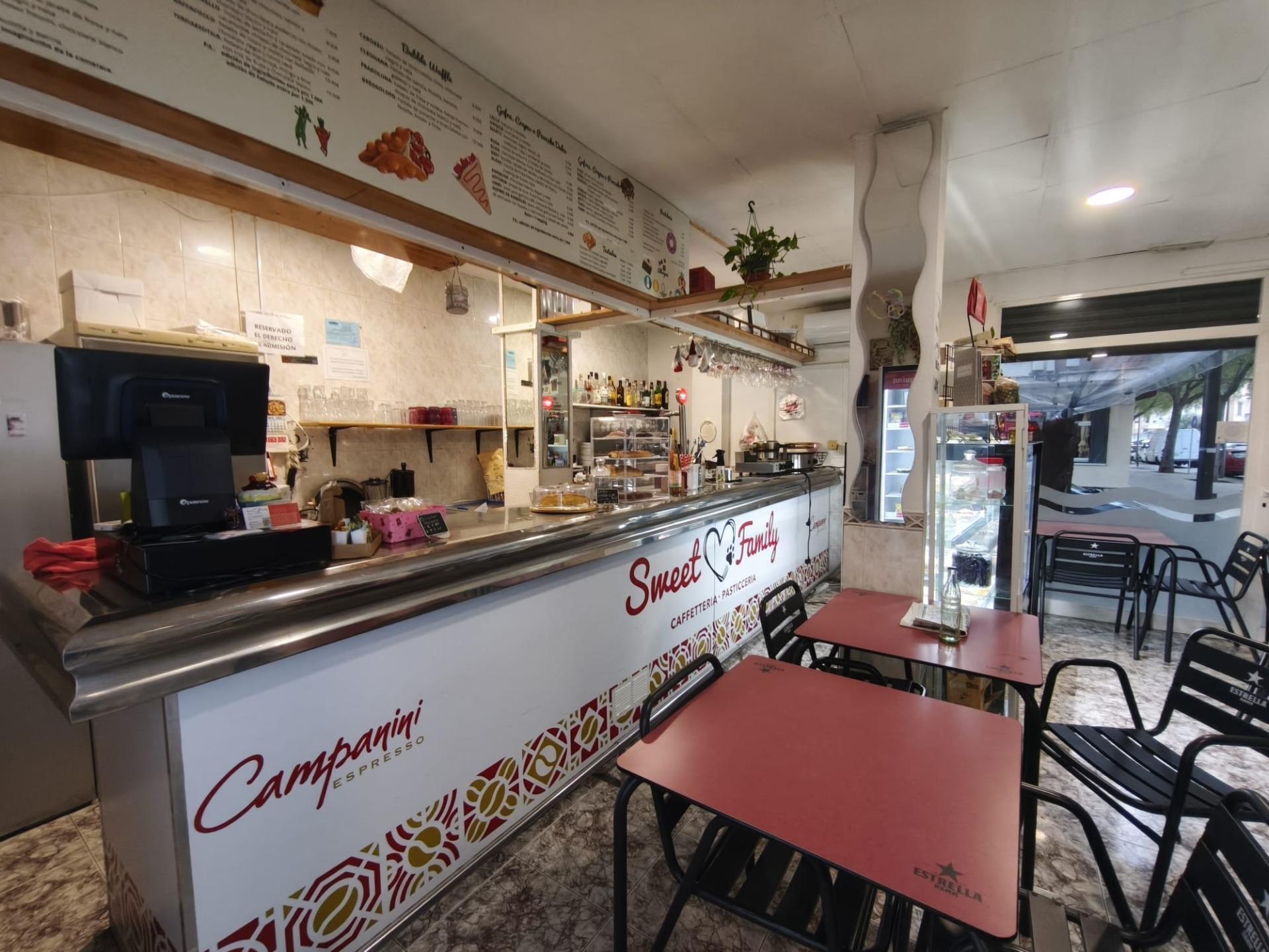 traspaso Cafetería con Encanto y Gran Terraza ? Concepto Pet Friendly Único en la Zona