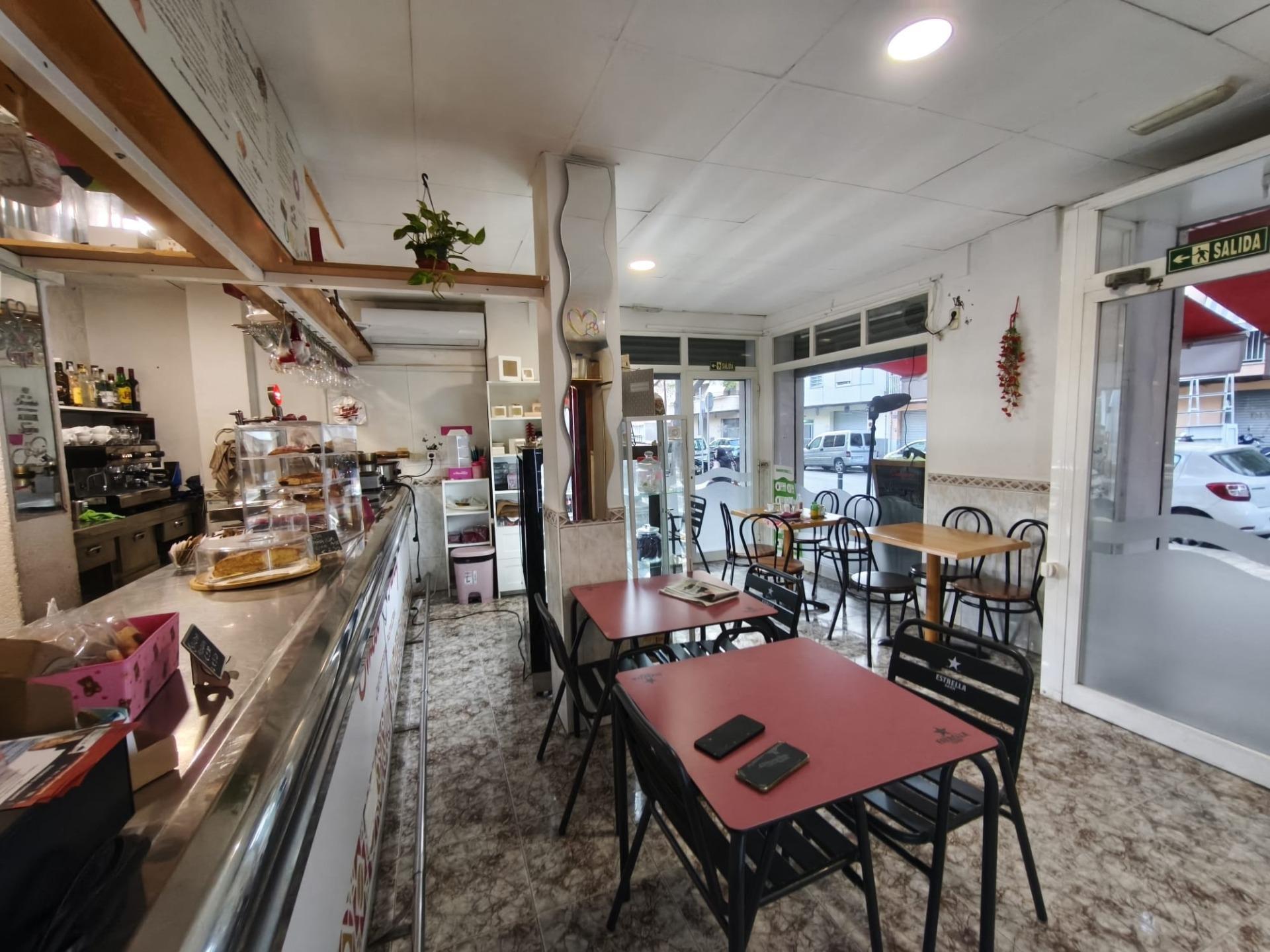 traspaso Cafetería con Encanto y Gran Terraza ? Concepto Pet Friendly Único en la Zona