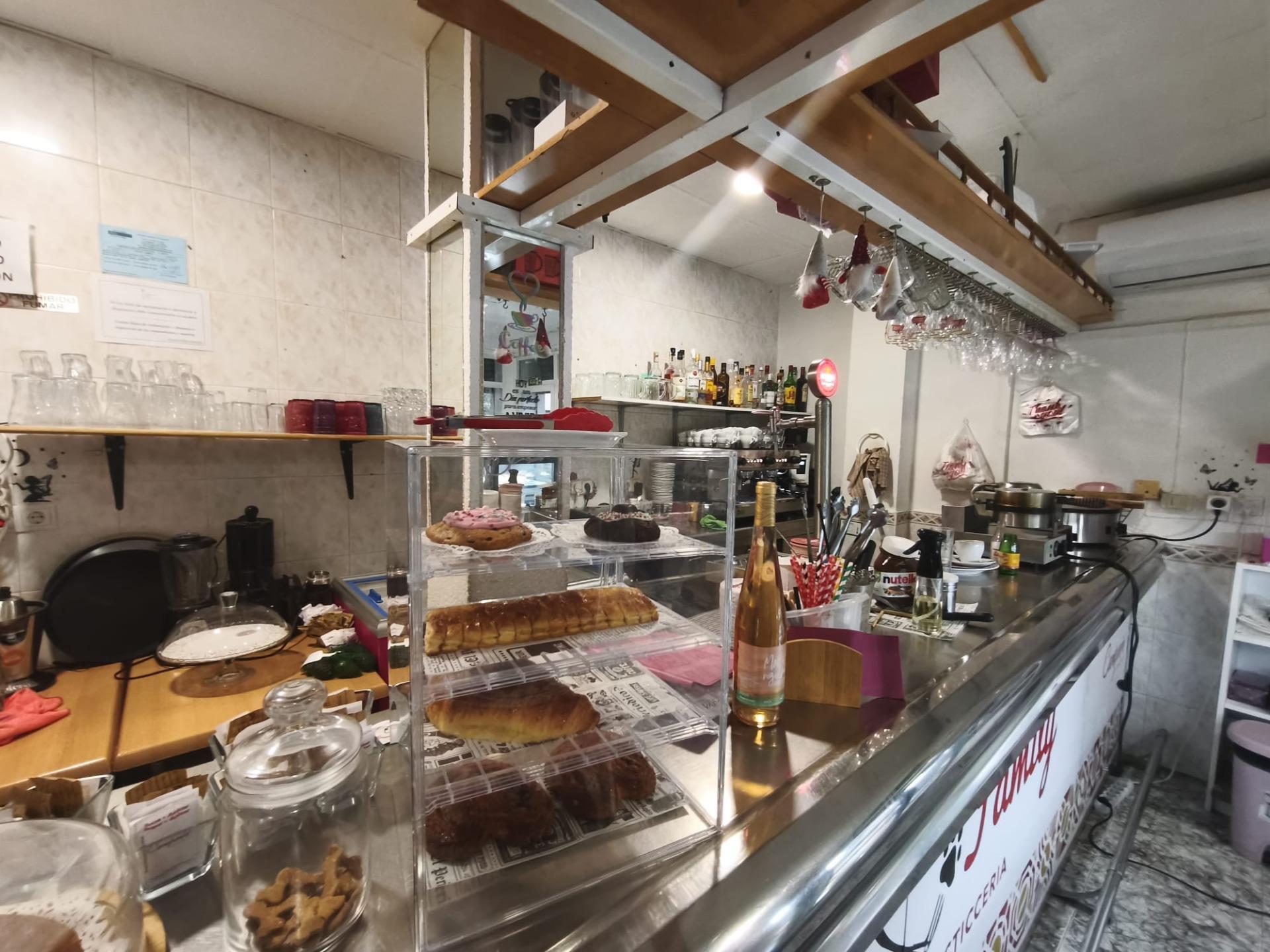 traspaso Cafetería con Encanto y Gran Terraza ? Concepto Pet Friendly Único en la Zona