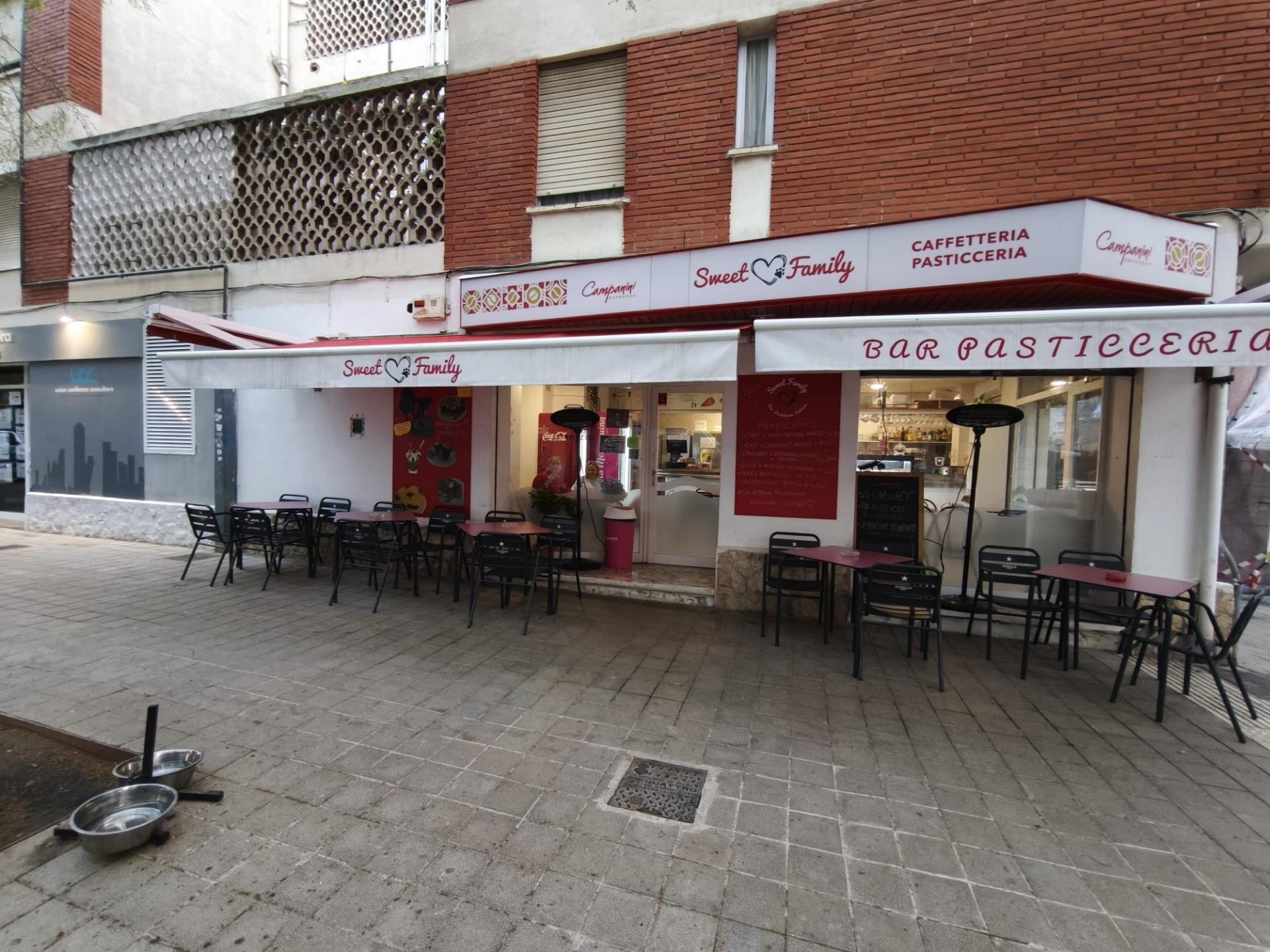 traspaso Cafetería con Encanto y Gran Terraza ? Concepto Pet Friendly Único en la Zona