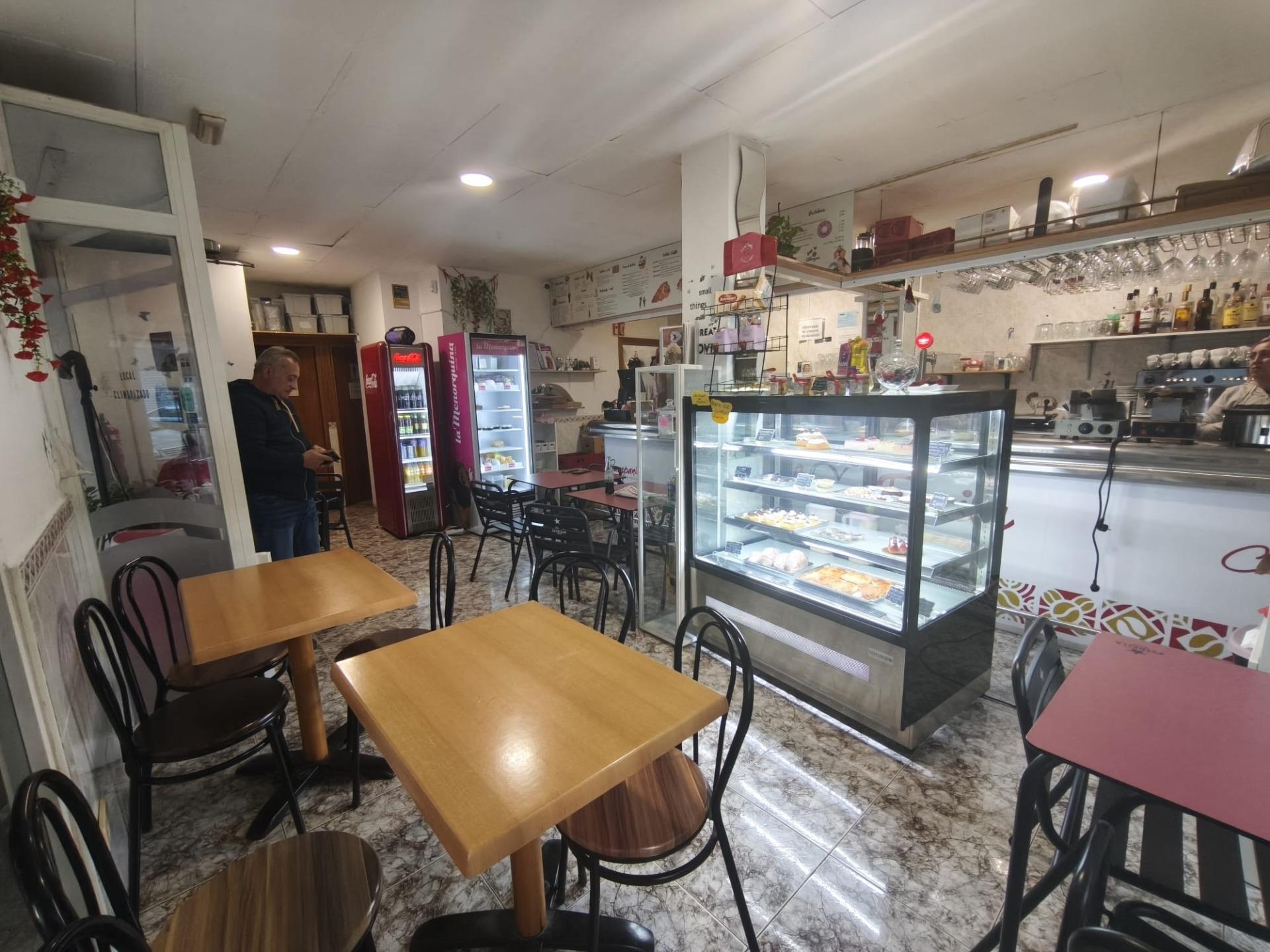 traspaso Cafetería con Encanto y Gran Terraza ? Concepto Pet Friendly Único en la Zona