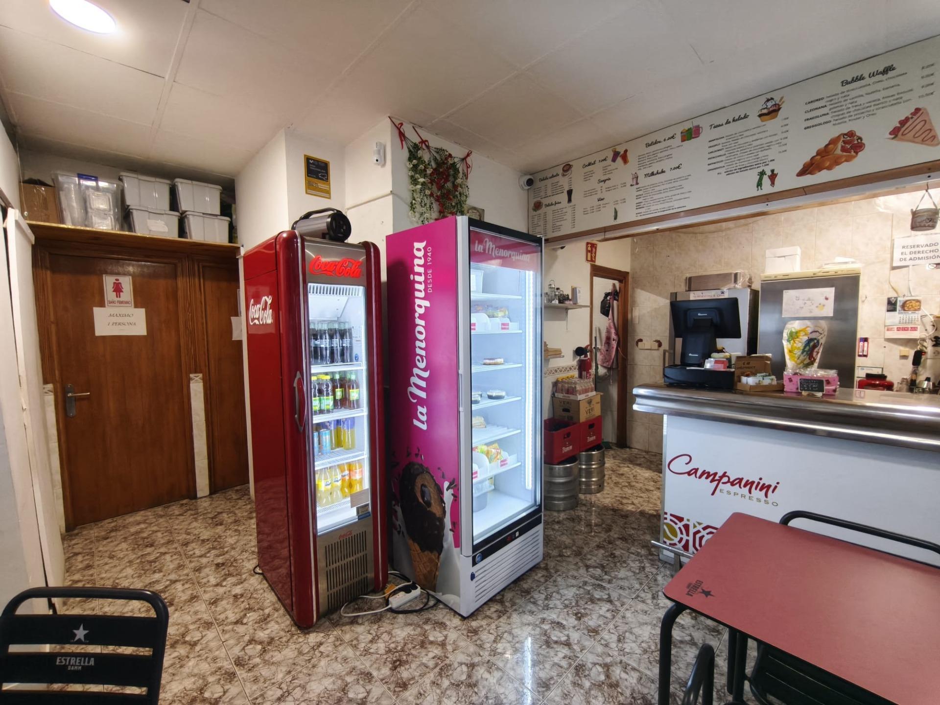 traspaso Cafetería con Encanto y Gran Terraza ? Concepto Pet Friendly Único en la Zona