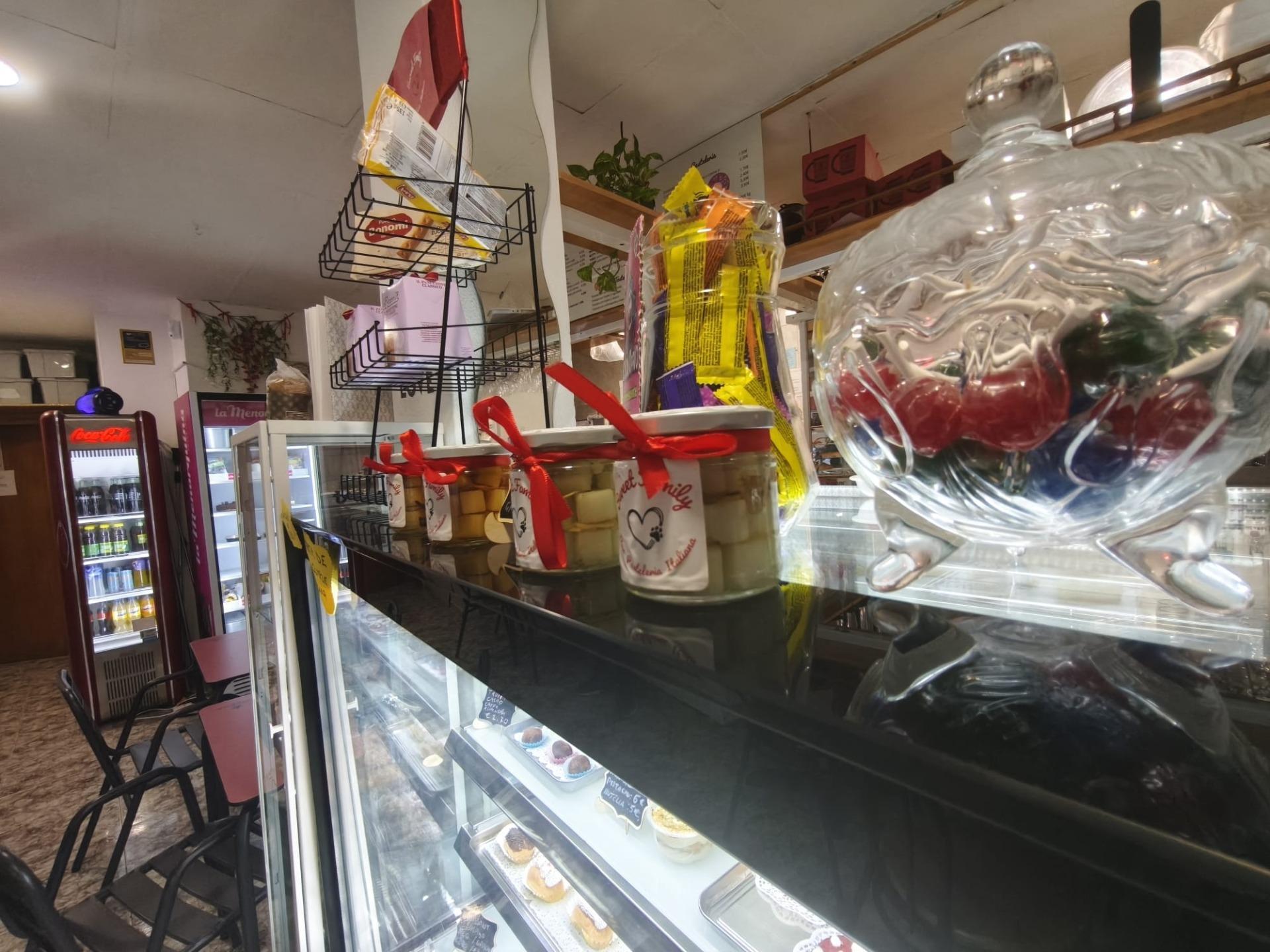 traspaso Cafetería con Encanto y Gran Terraza ? Concepto Pet Friendly Único en la Zona