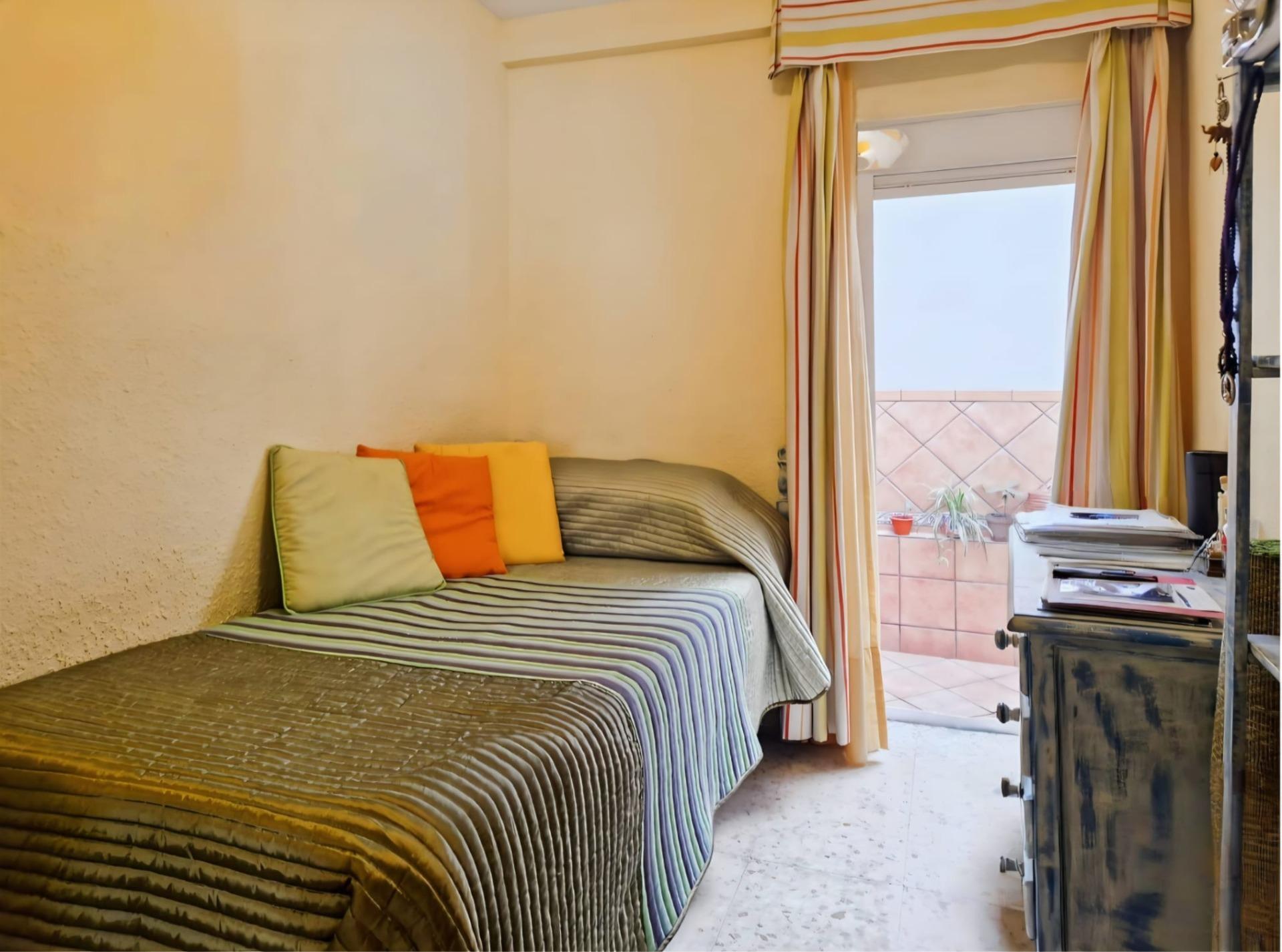 PISO CON GRAN SALÓN Y TOTAL PRIVACIDAD EN CALLE RAFAEL LAFFÓN 1, SEVILLA