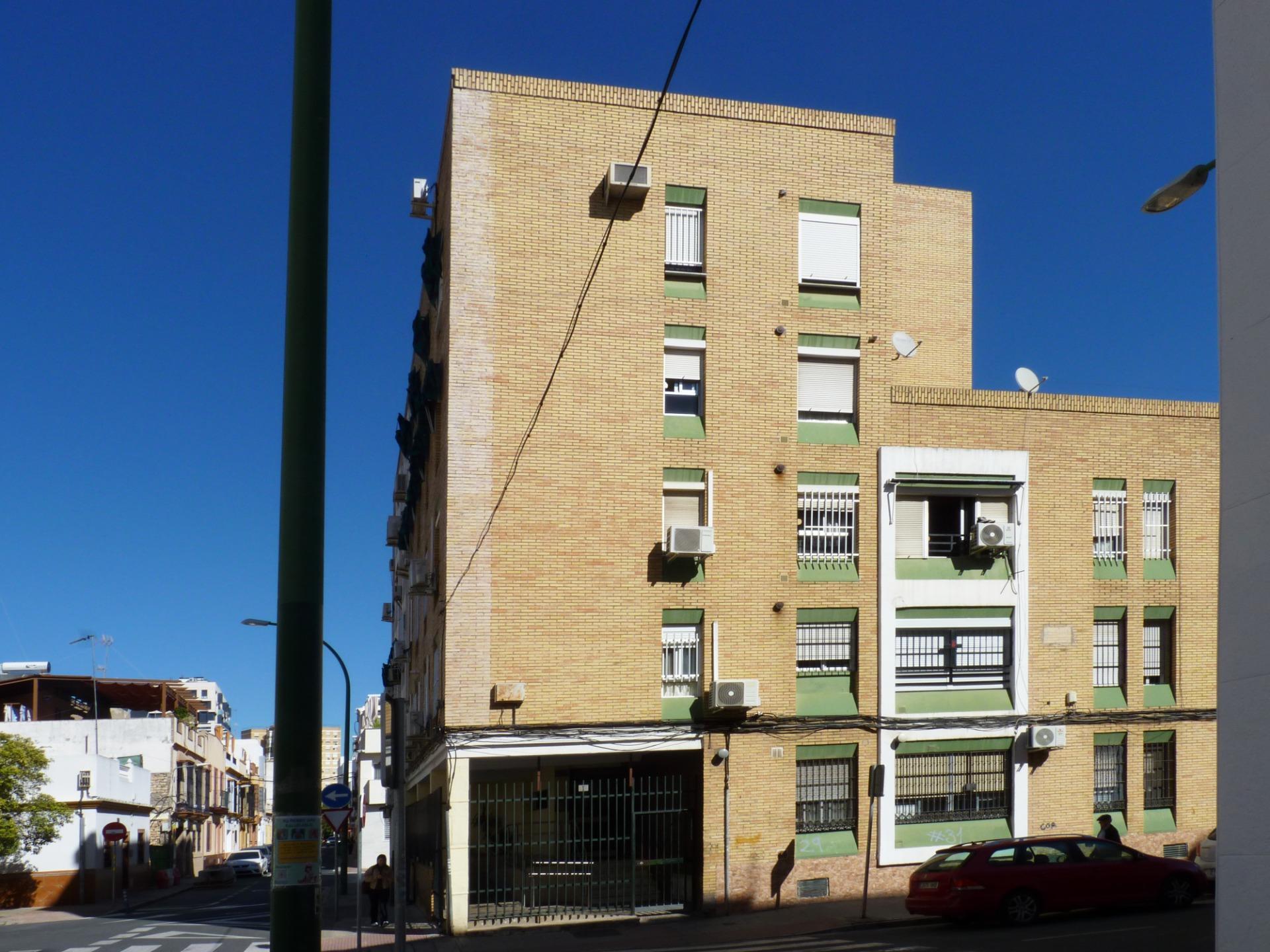 PISO CON GRAN SALÓN Y TOTAL PRIVACIDAD EN CALLE RAFAEL LAFFÓN 1, SEVILLA