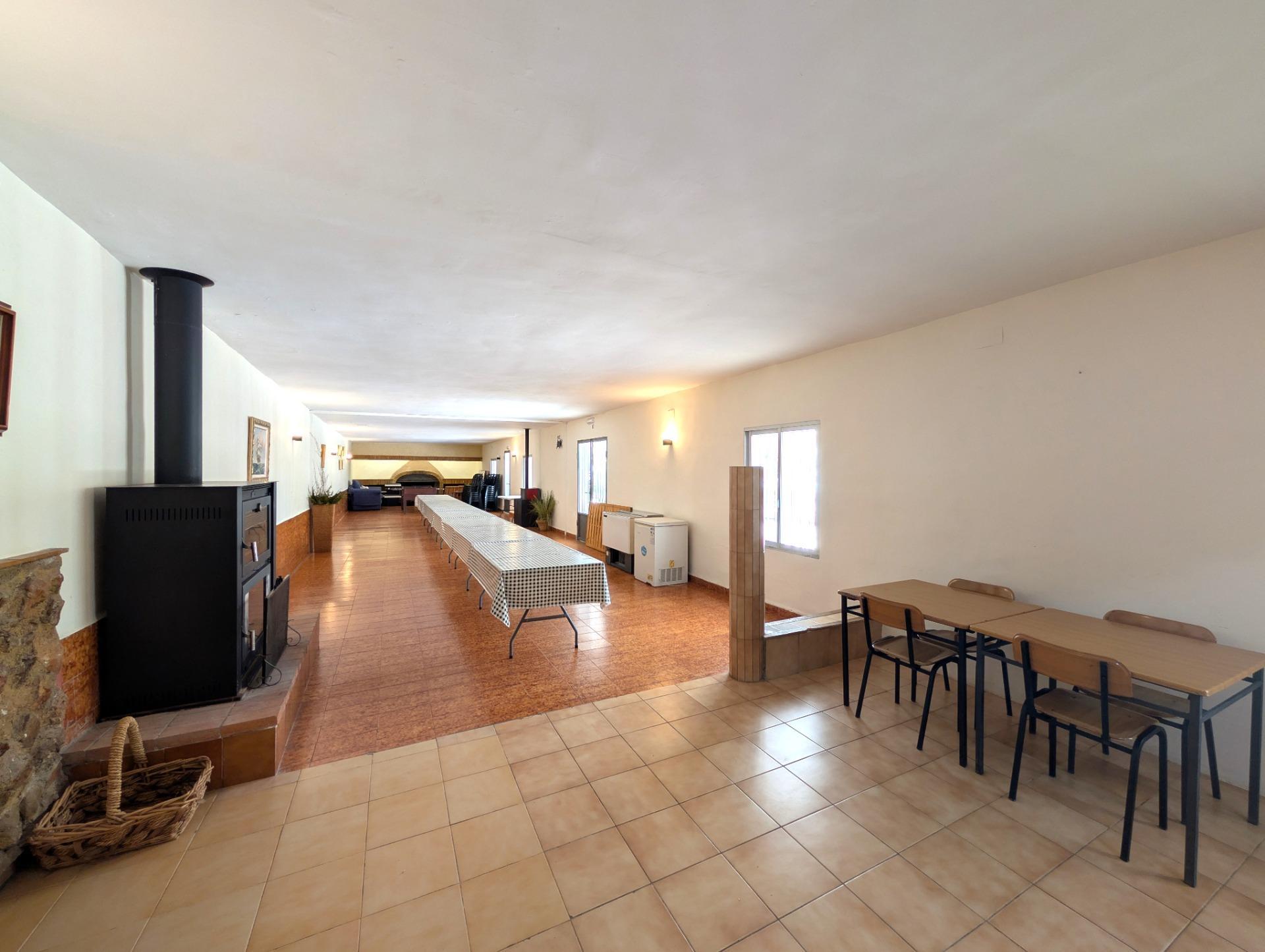 En venta Finca rústica con chalet privado e instalaciones de Restaurante con licencia en el corazón del Valle de Agres en Gayanes.