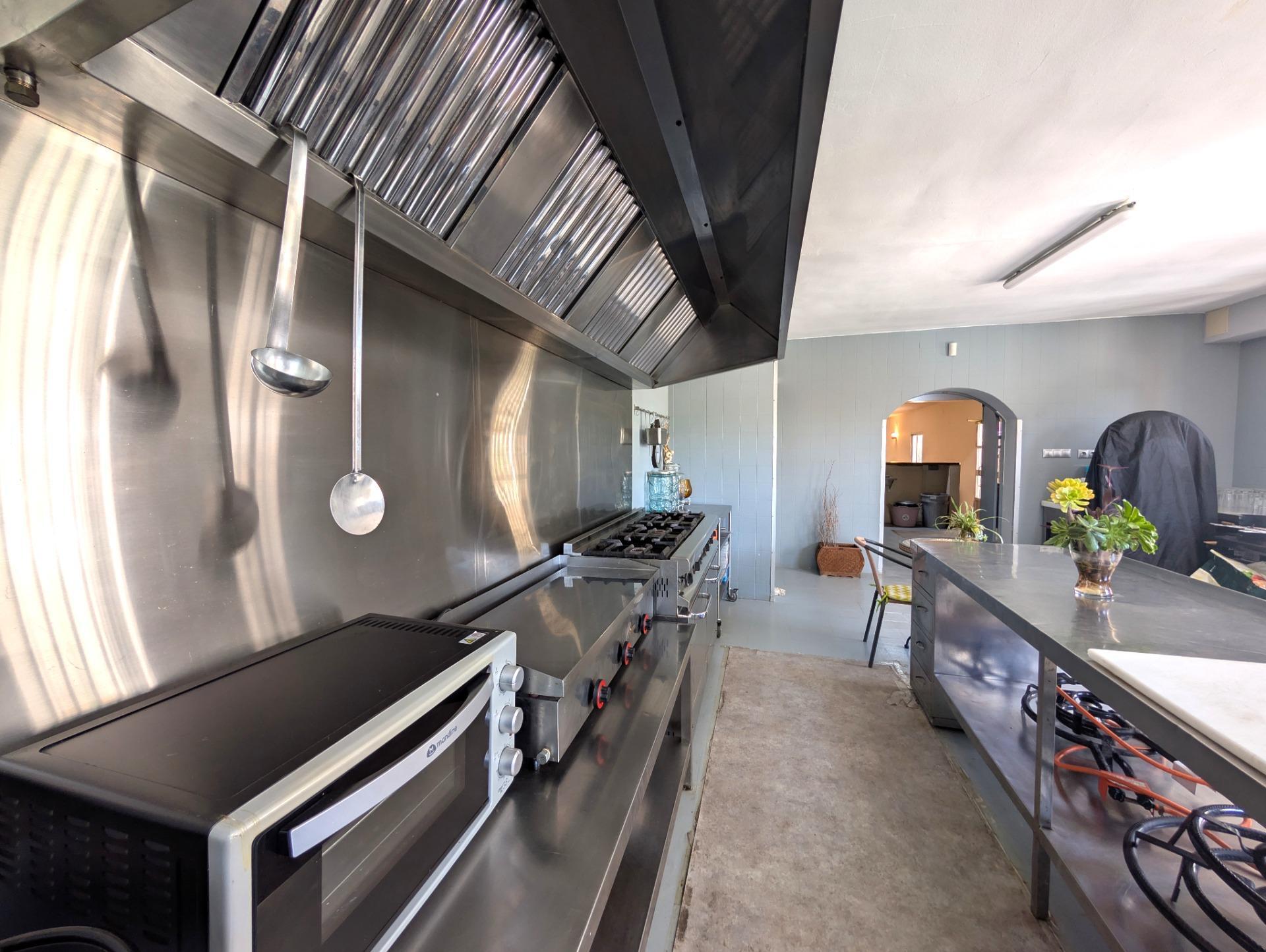 En venta Finca rústica con chalet privado e instalaciones de Restaurante con licencia en el corazón del Valle de Agres en Gayanes.