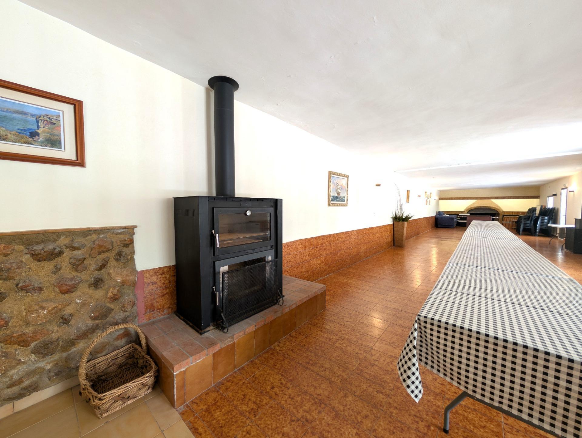 En venta Finca rústica con chalet privado e instalaciones de Restaurante con licencia en el corazón del Valle de Agres en Gayanes.