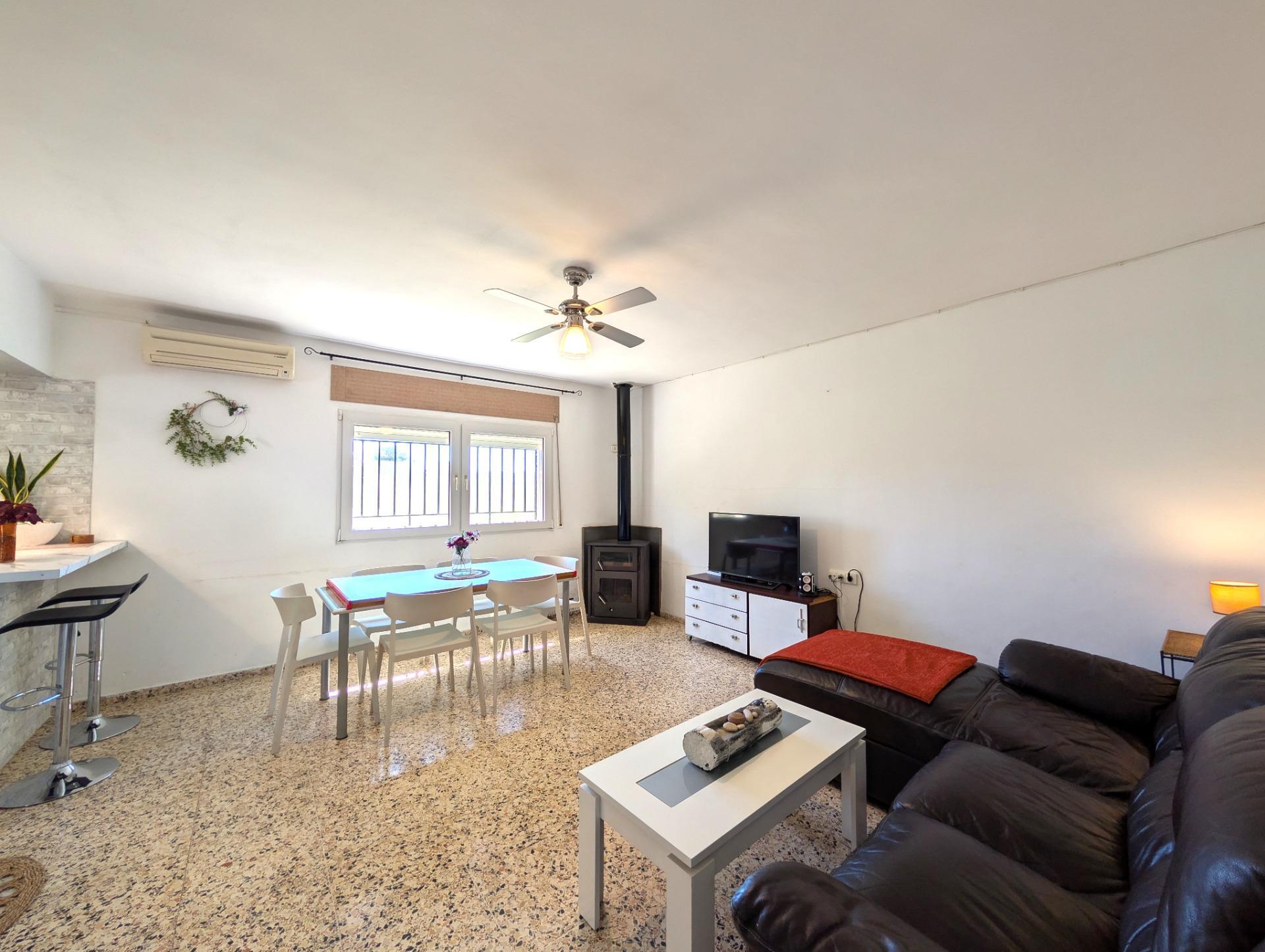 En venta Finca rústica con chalet privado e instalaciones de Restaurante con licencia en el corazón del Valle de Agres en Gayanes.