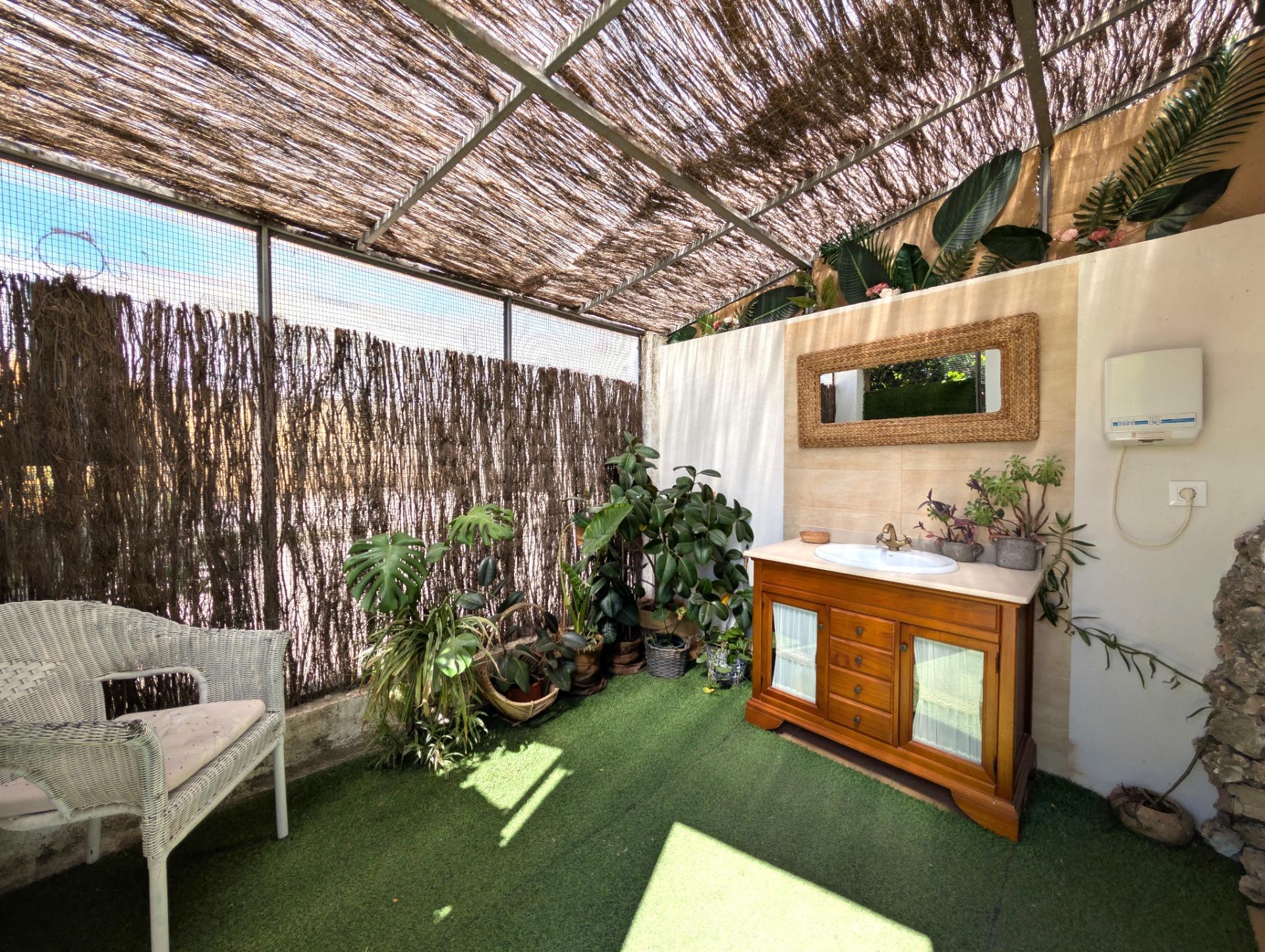 En venta Finca rústica con chalet privado e instalaciones de Restaurante con licencia en el corazón del Valle de Agres en Gayanes.