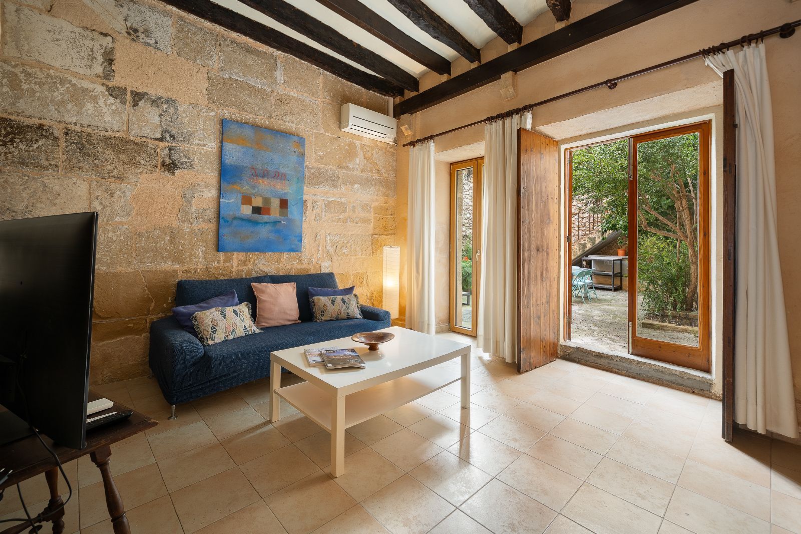 Casa en Pollensa de 404 m2 con patio, garaje y licencia ETV