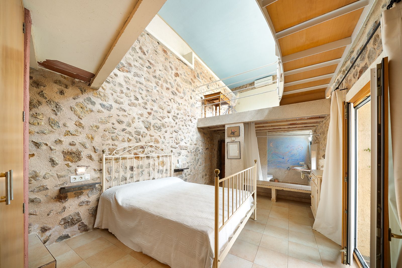 Casa en Pollensa de 404 m2 con patio, garaje y licencia ETV