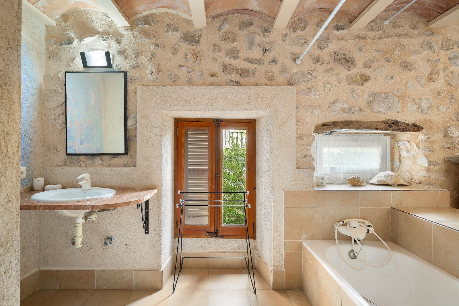 Casa en Pollensa de 404 m2 con patio, garaje y licencia ETV