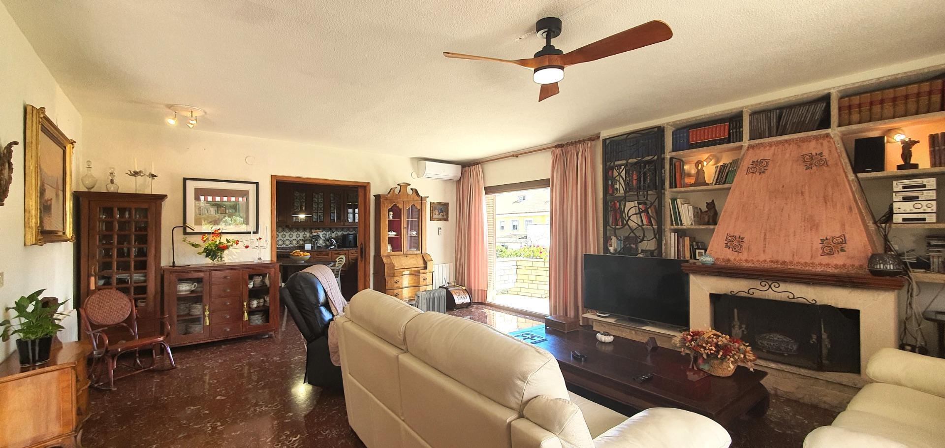 ¿Estáis buscando un Chalet amplio con 500 m2 de edificación y 2.812 m2 de Parcela en la Font de San Juan?