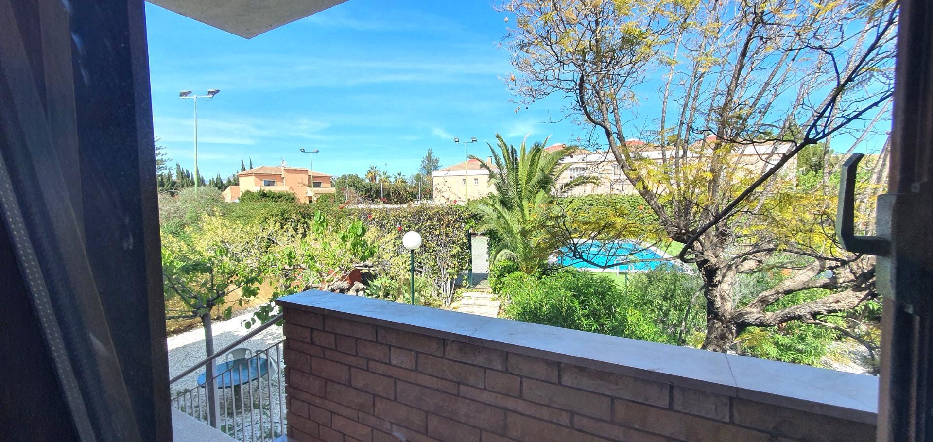 ¿Estáis buscando un Chalet amplio con 500 m2 de edificación y 2.812 m2 de Parcela en la Font de San Juan?