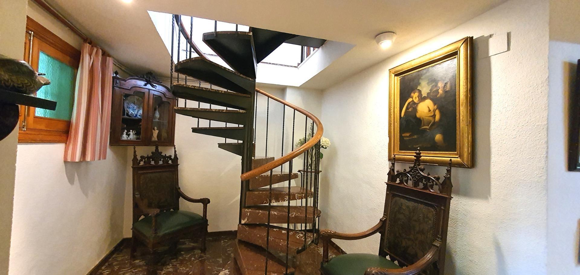 ¿Estáis buscando un Chalet amplio con 500 m2 de edificación y 2.812 m2 de Parcela en la Font de San Juan?