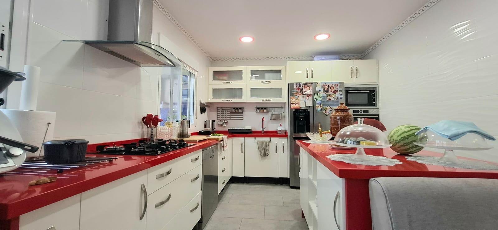 Vivienda Reformada Integralmente en Dos Hermanas ? 2 Plantas, Azotea Privada y Vado Vigente