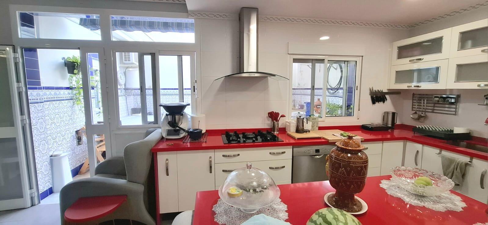 Vivienda Reformada Integralmente en Dos Hermanas ? 2 Plantas, Azotea Privada y Vado Vigente