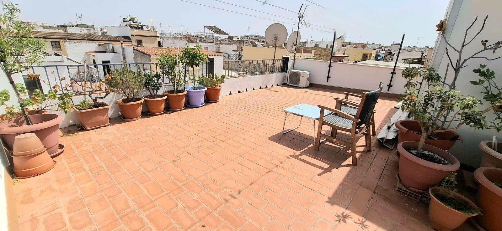 Vivienda Reformada Integralmente en Dos Hermanas ? 2 Plantas, Azotea Privada y Vado Vigente