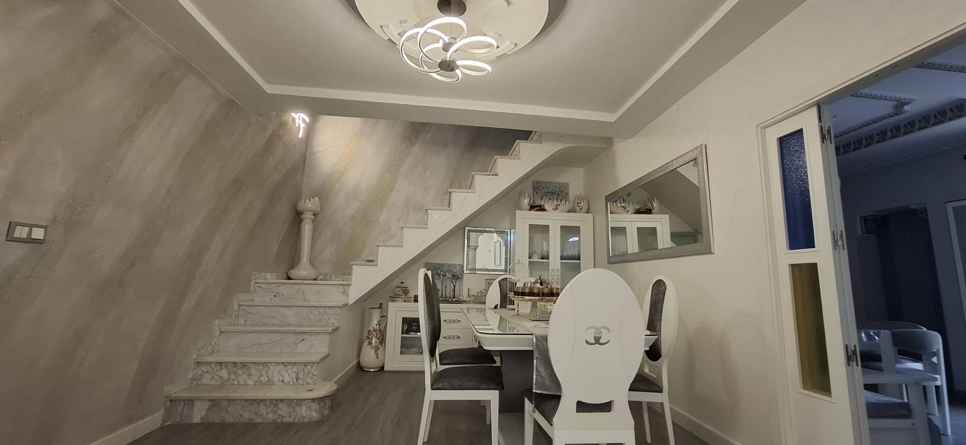 Vivienda Reformada Integralmente en Dos Hermanas ? 2 Plantas, Azotea Privada y Vado Vigente