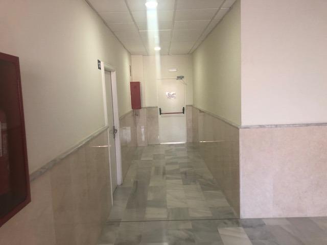 Fantástica oficina en pleno centro de Tomares.