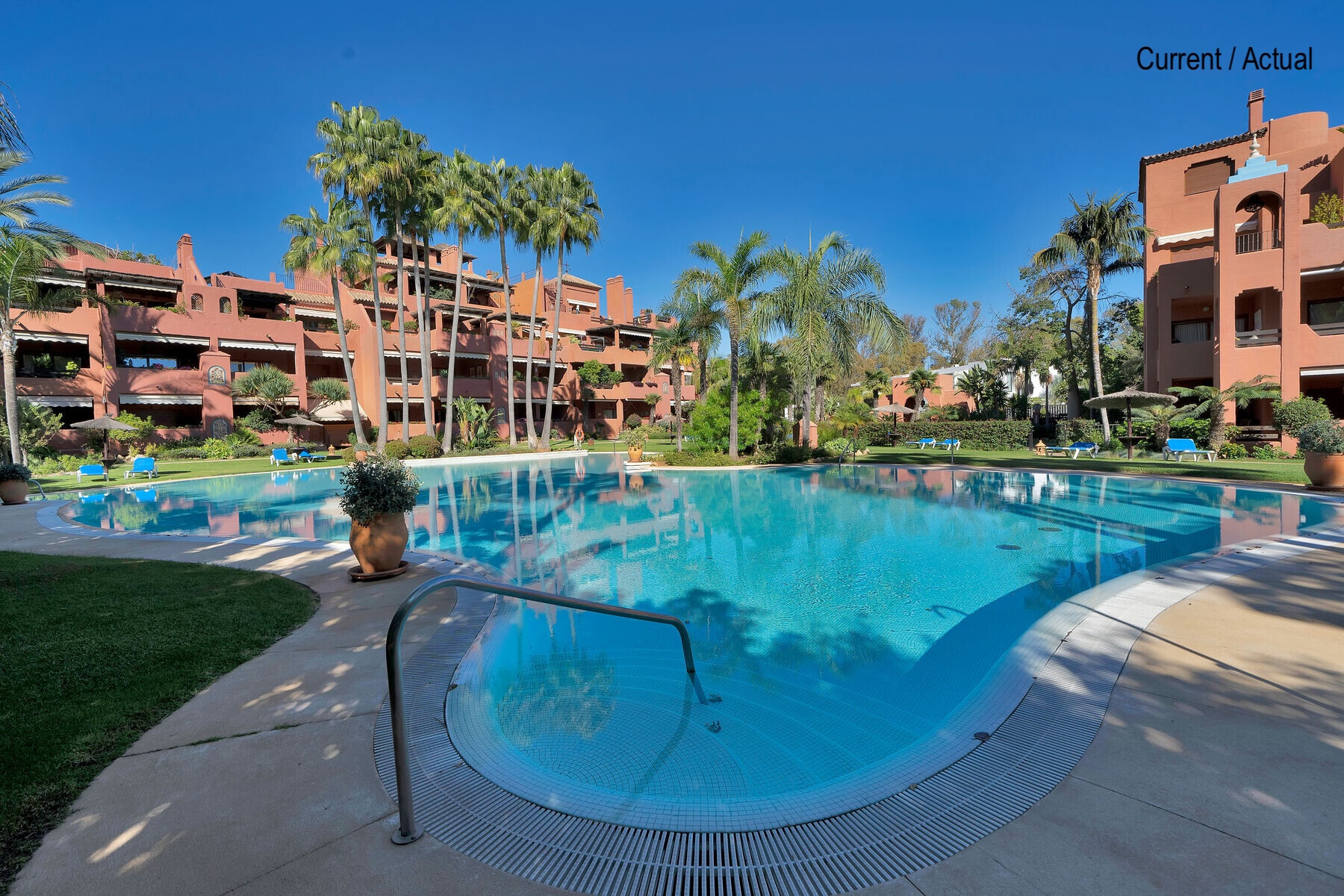 Ático con Piscina Privada en Alhambra del Golf IV