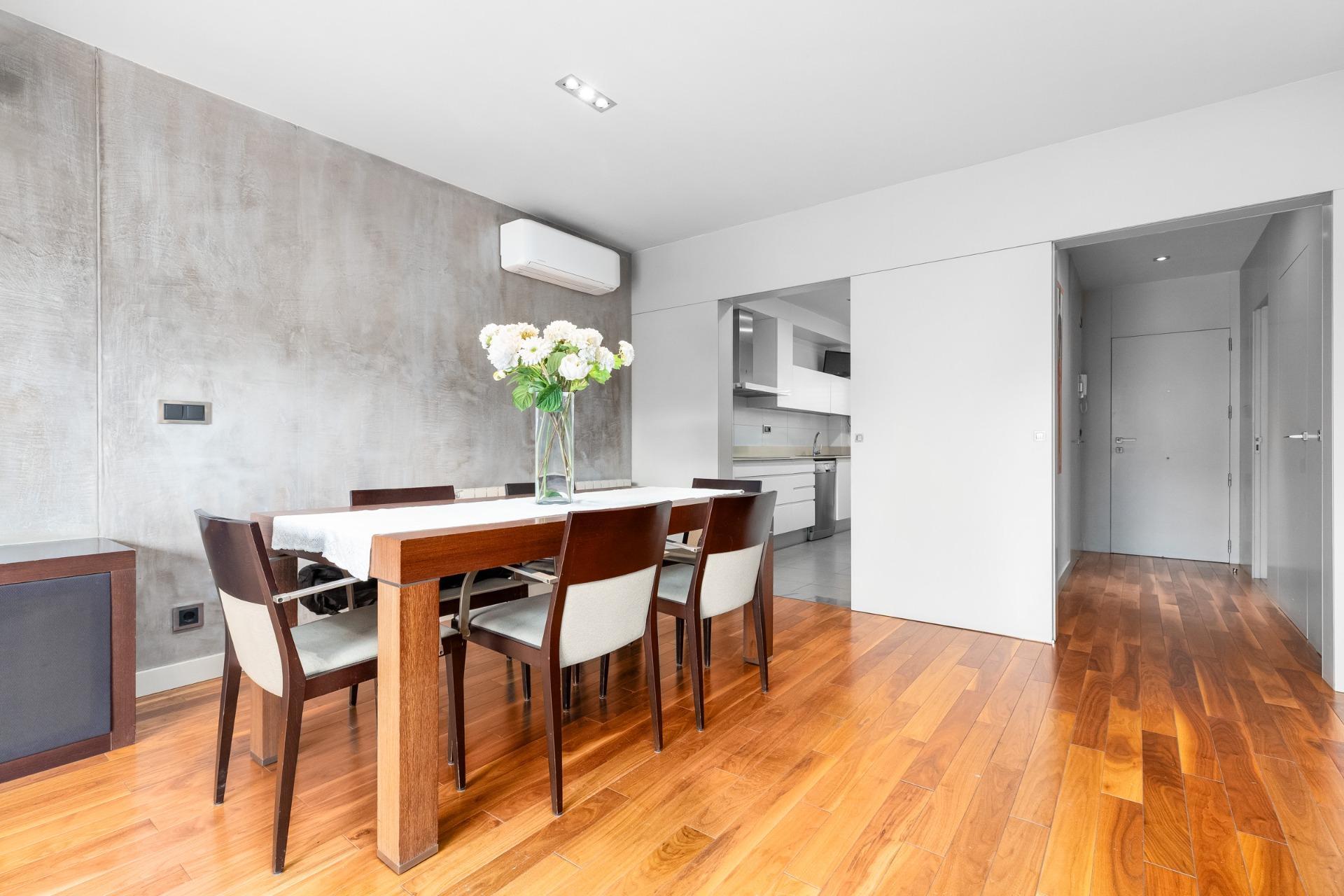 CASA CON PISCINA Y ZONA VERDE COMUNITARIA  A 15 KM DE BARCELONA