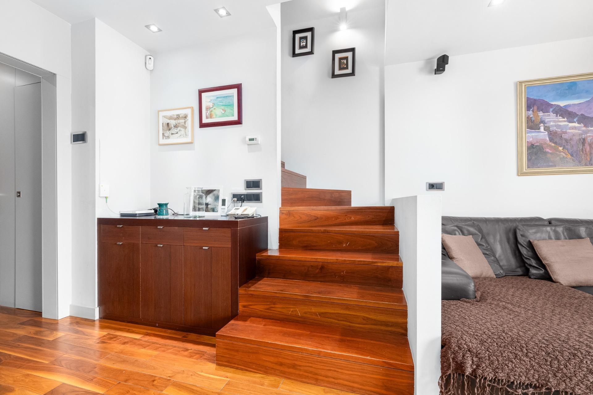 CASA CON PISCINA Y ZONA VERDE COMUNITARIA  A 15 KM DE BARCELONA