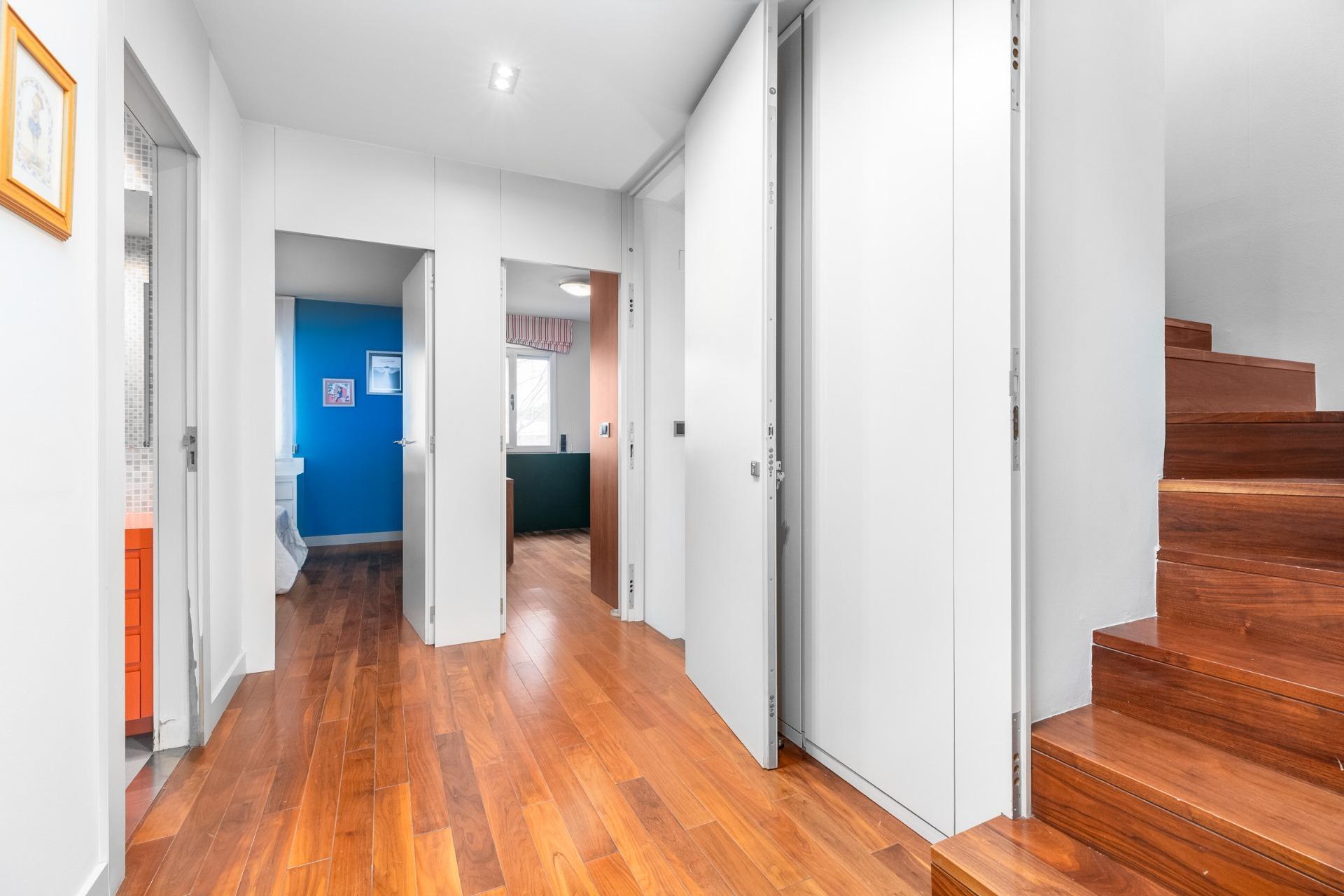 CASA CON PISCINA Y ZONA VERDE COMUNITARIA  A 15 KM DE BARCELONA