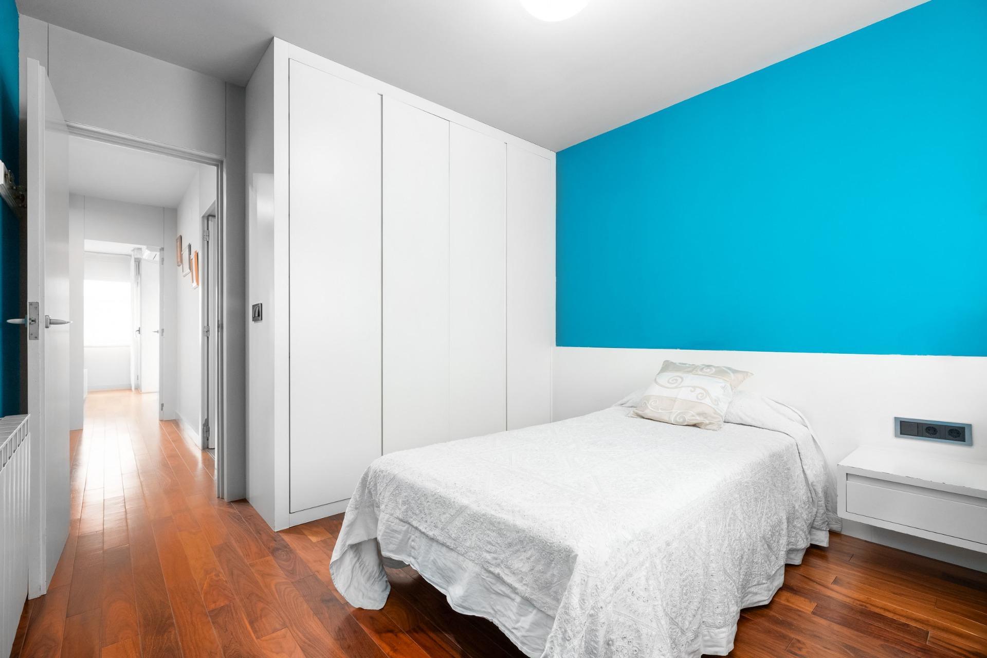 CASA CON PISCINA Y ZONA VERDE COMUNITARIA  A 15 KM DE BARCELONA