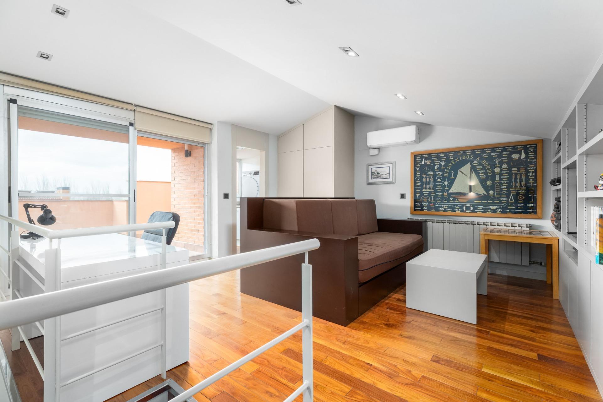 CASA CON PISCINA Y ZONA VERDE COMUNITARIA  A 15 KM DE BARCELONA