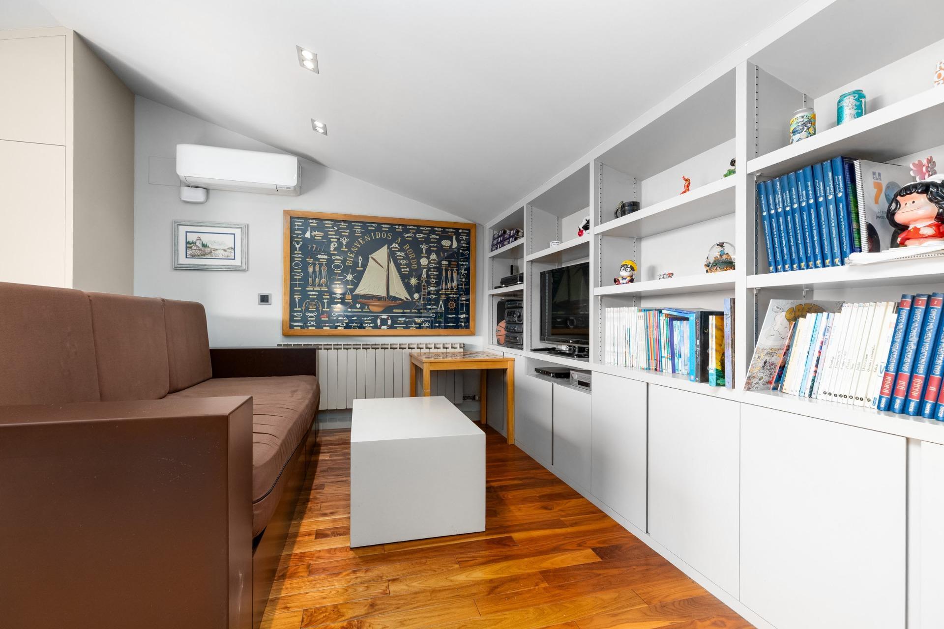 CASA CON PISCINA Y ZONA VERDE COMUNITARIA  A 15 KM DE BARCELONA