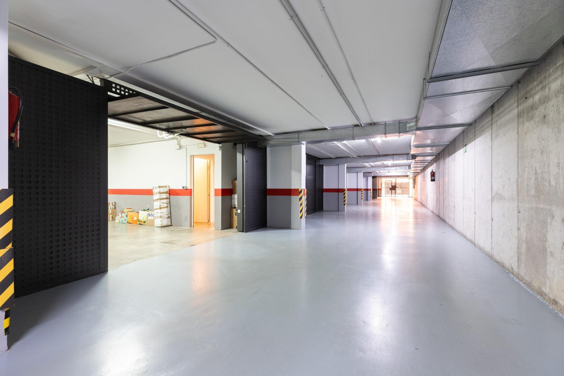 CASA CON PISCINA Y ZONA VERDE COMUNITARIA  A 15 KM DE BARCELONA