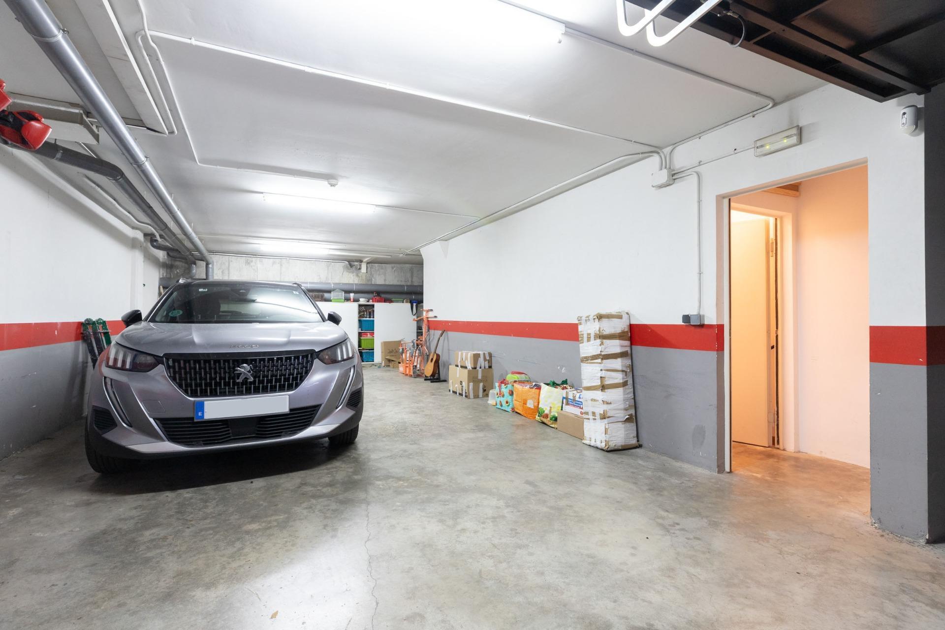 CASA CON PISCINA Y ZONA VERDE COMUNITARIA  A 15 KM DE BARCELONA