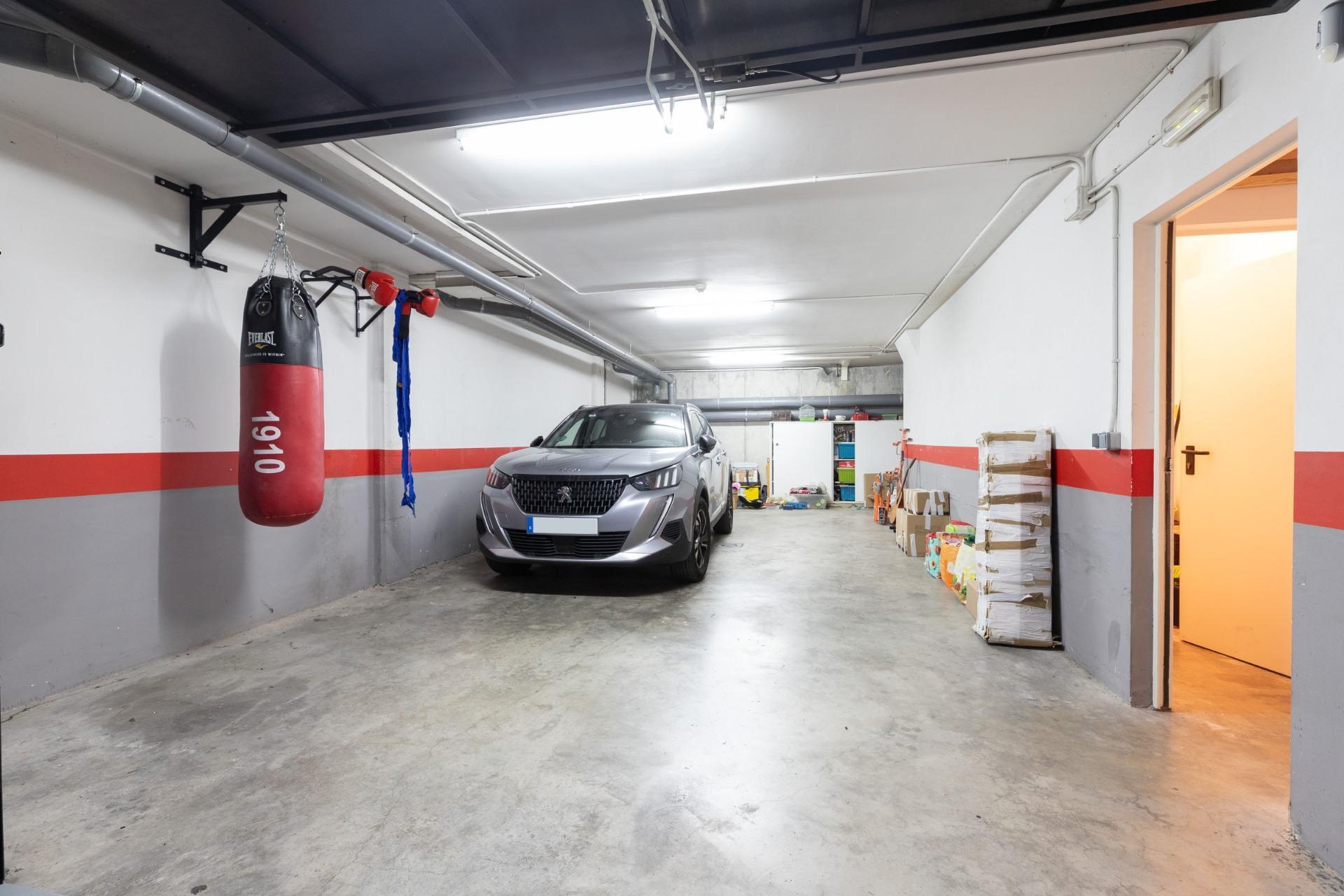 CASA CON PISCINA Y ZONA VERDE COMUNITARIA  A 15 KM DE BARCELONA