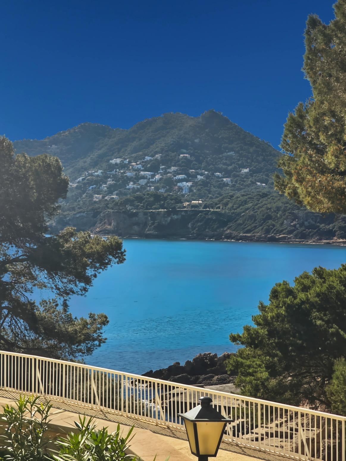 ADOSADO CON ACCESO PRIVADO Y VISTAS AL MAR- CANYAMEL, MALLORCA